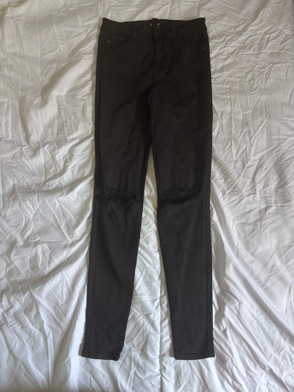 Jean Skinny avec effet destroy (déchirures) — Jennyfer — La Réunion