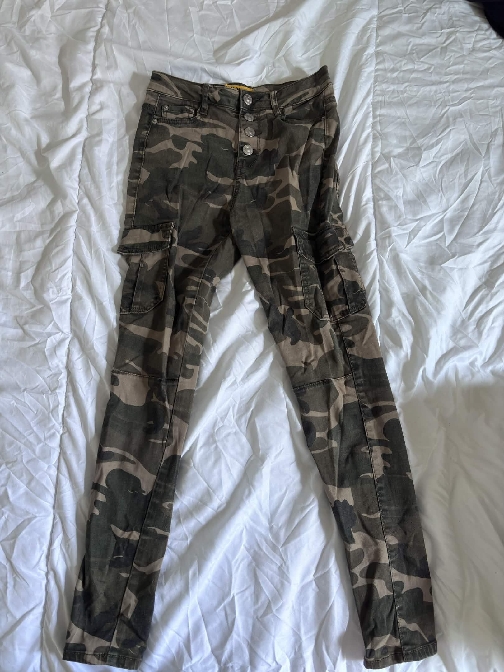 Pantalon skinny avec poche cargo style camouflage — Jennyfer — La Réunion