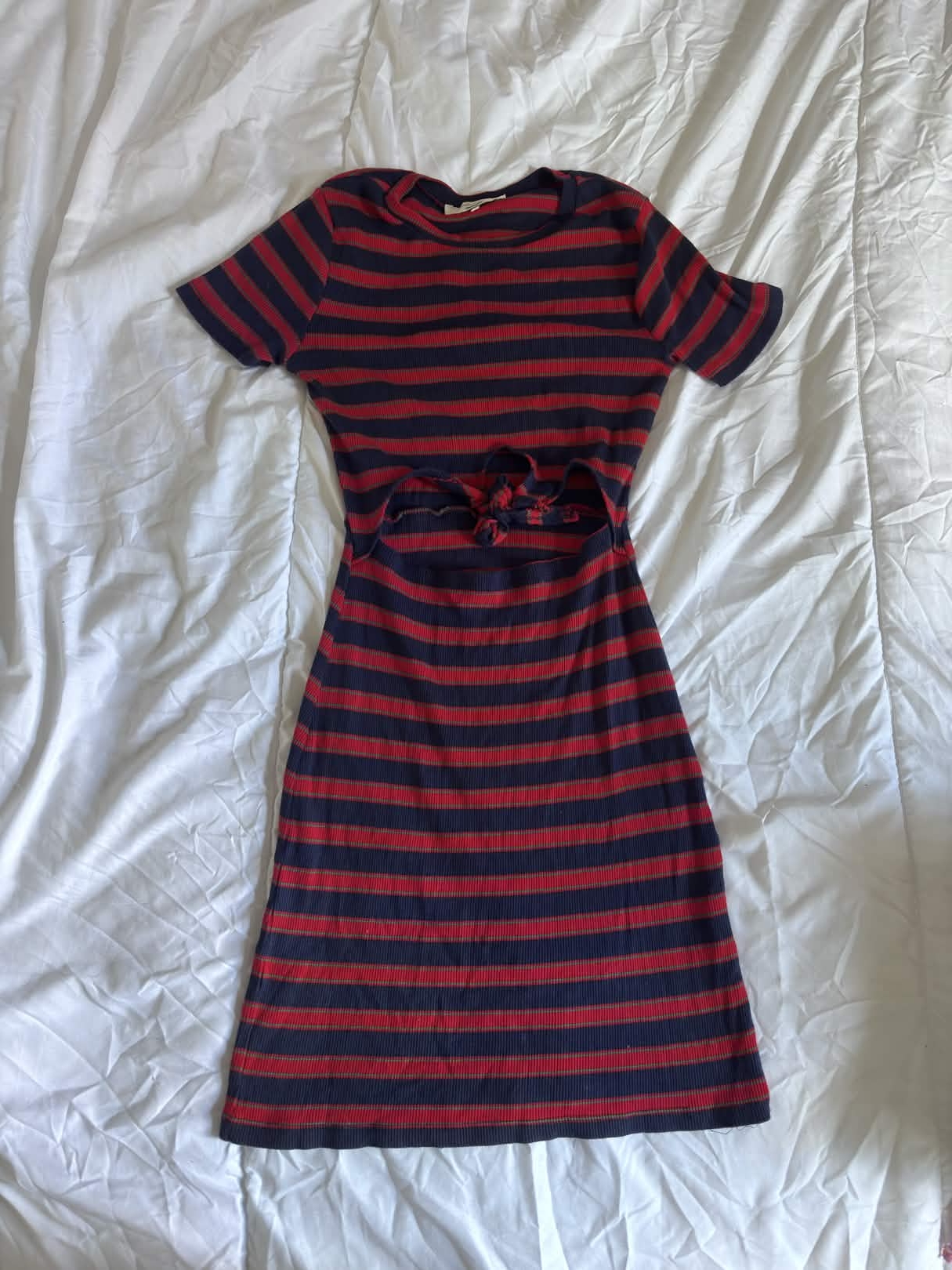 Robe rayée bleu marine & rouge avec nœud à la taille — Jennyfer — La Réunion