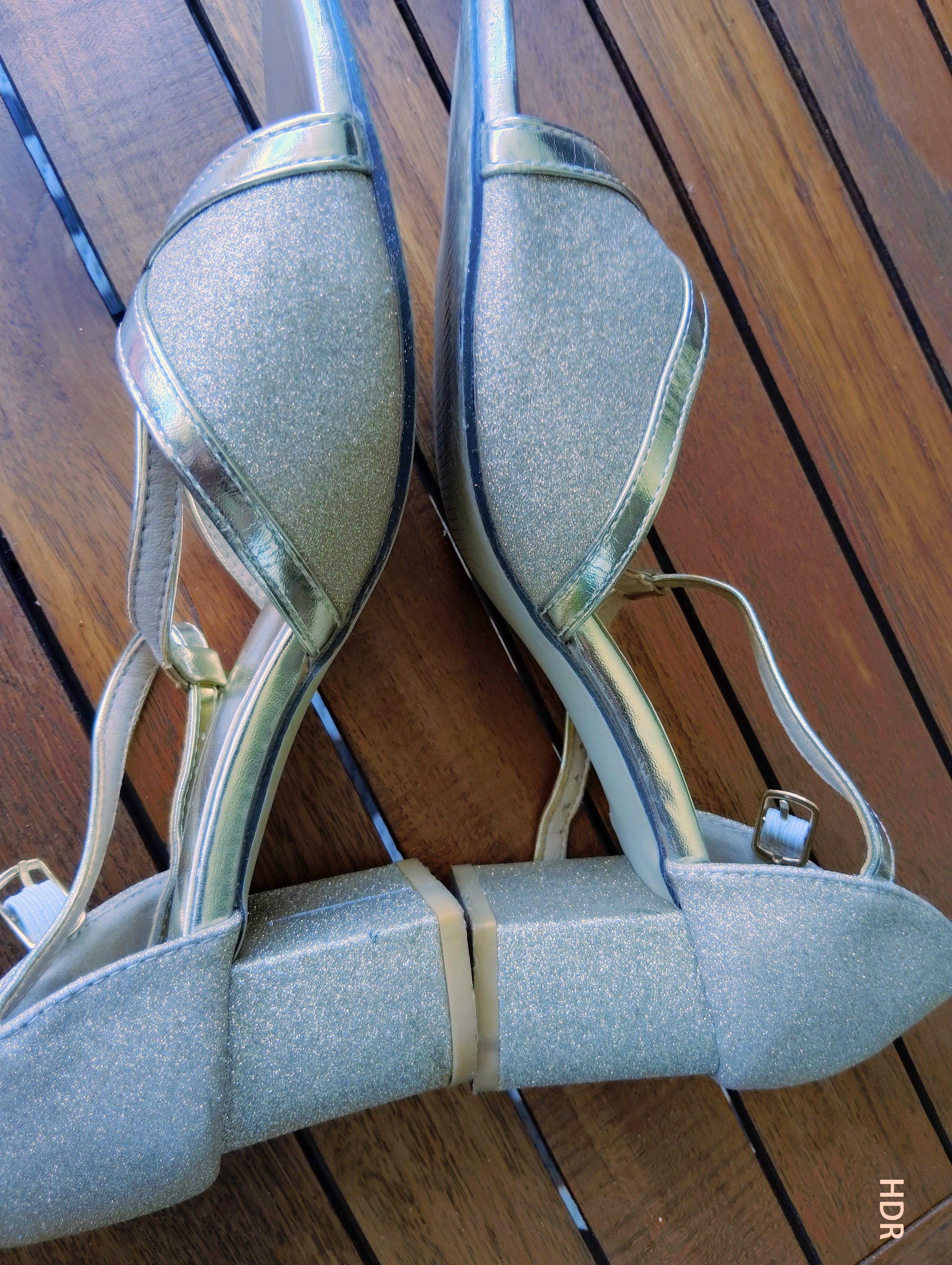 chaussures dorées — La Réunion