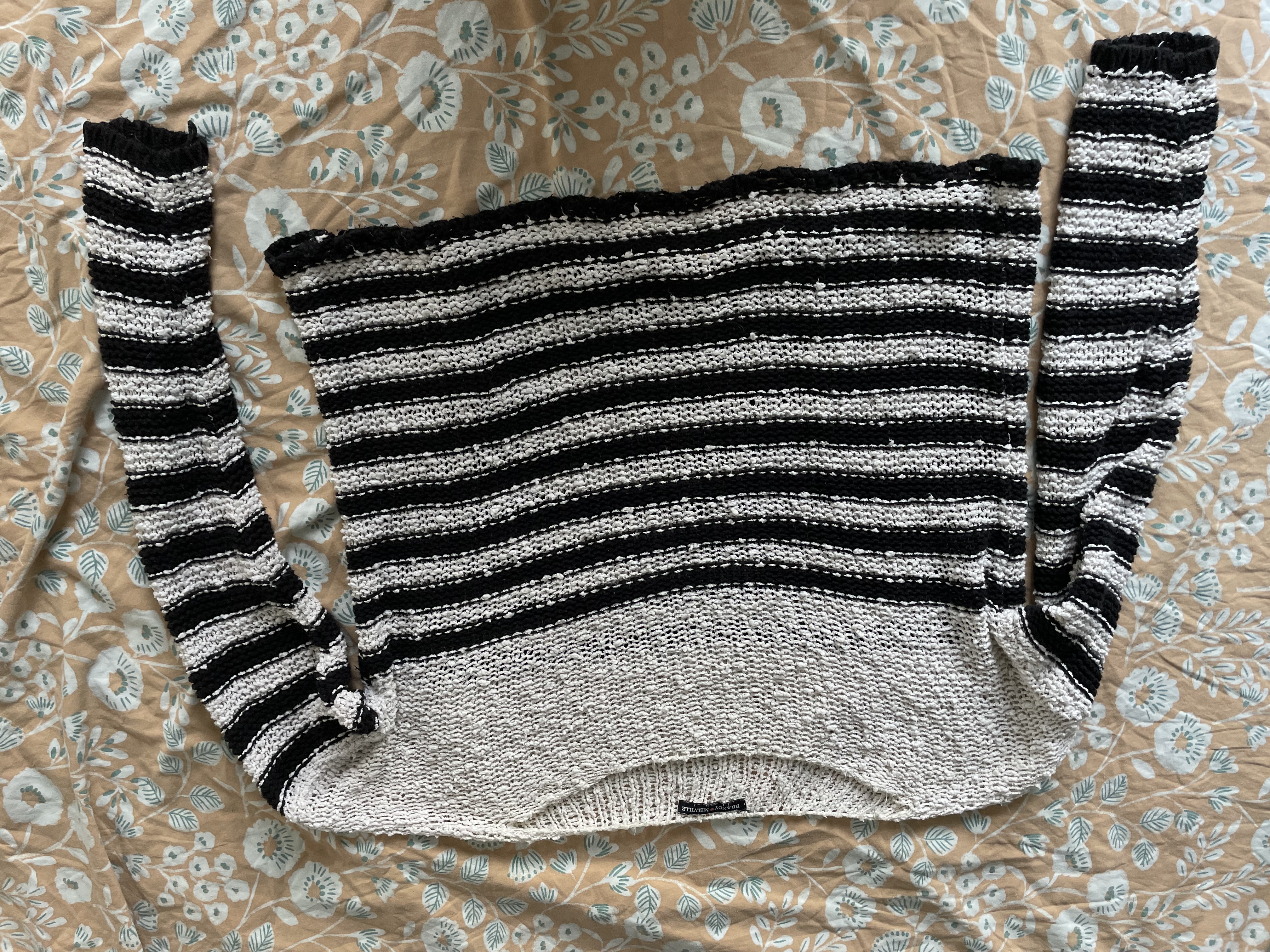 Pull en maille rayé blanc et noir