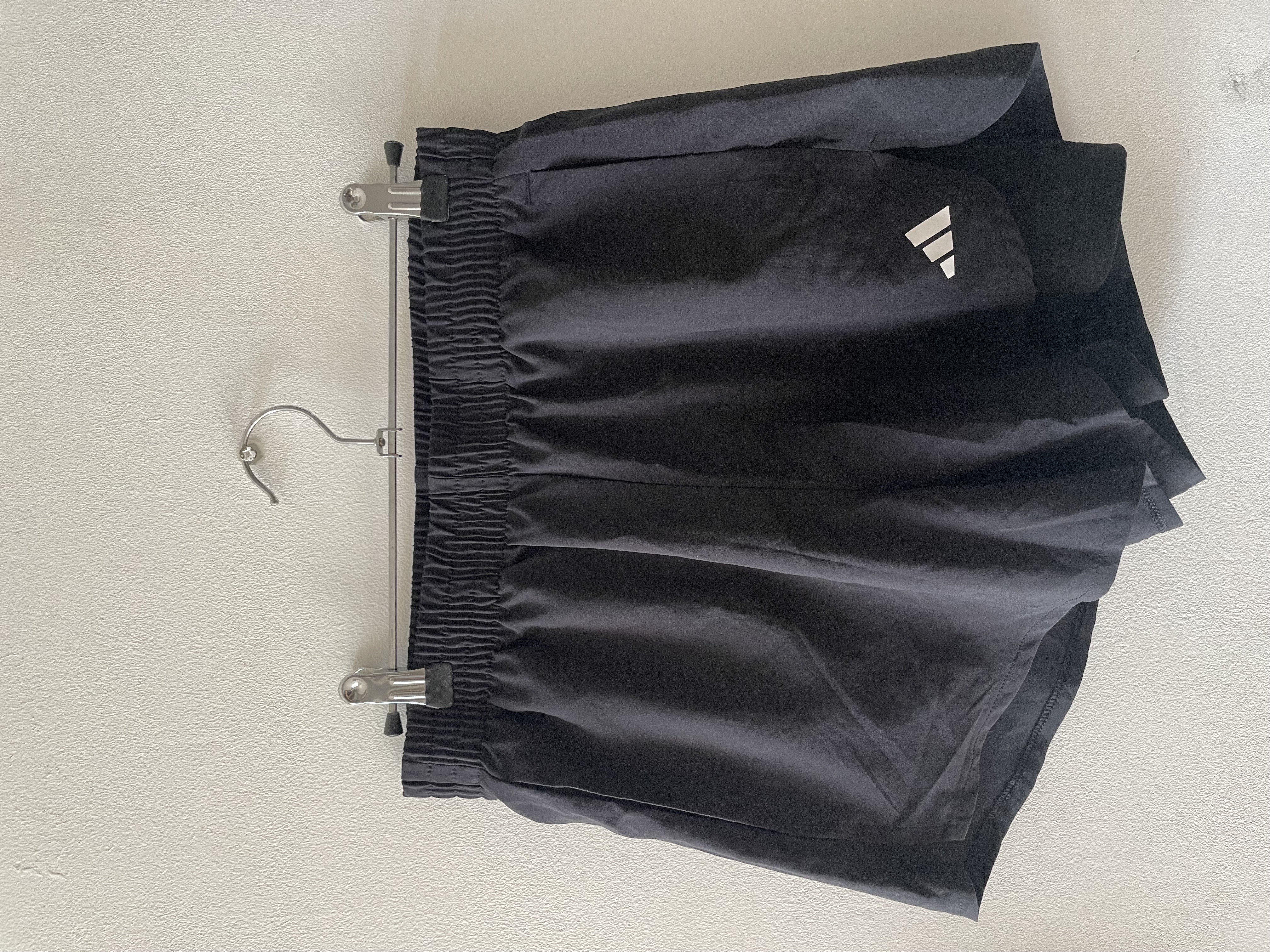 Short de sport adidas