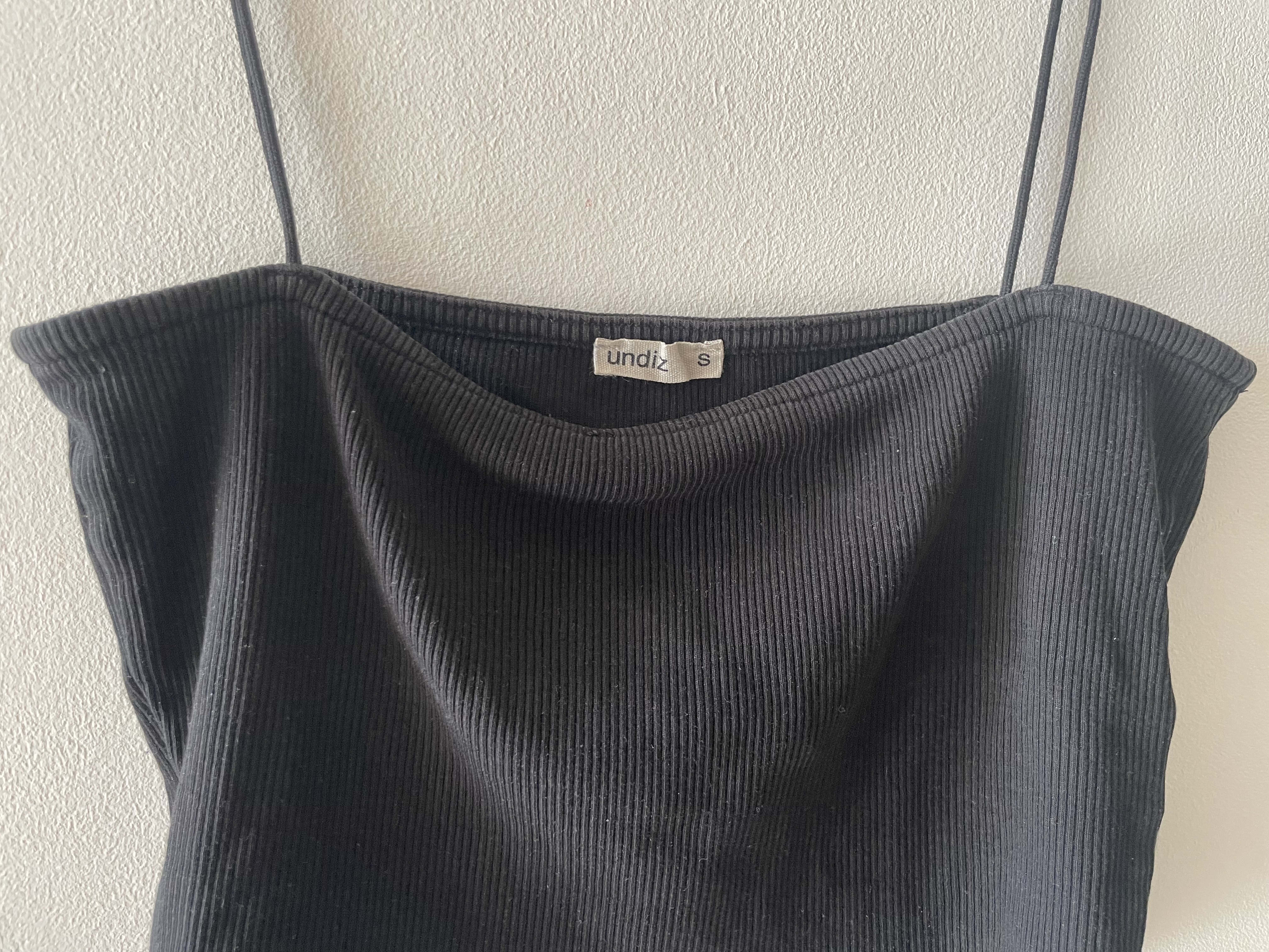 Top simple undiz