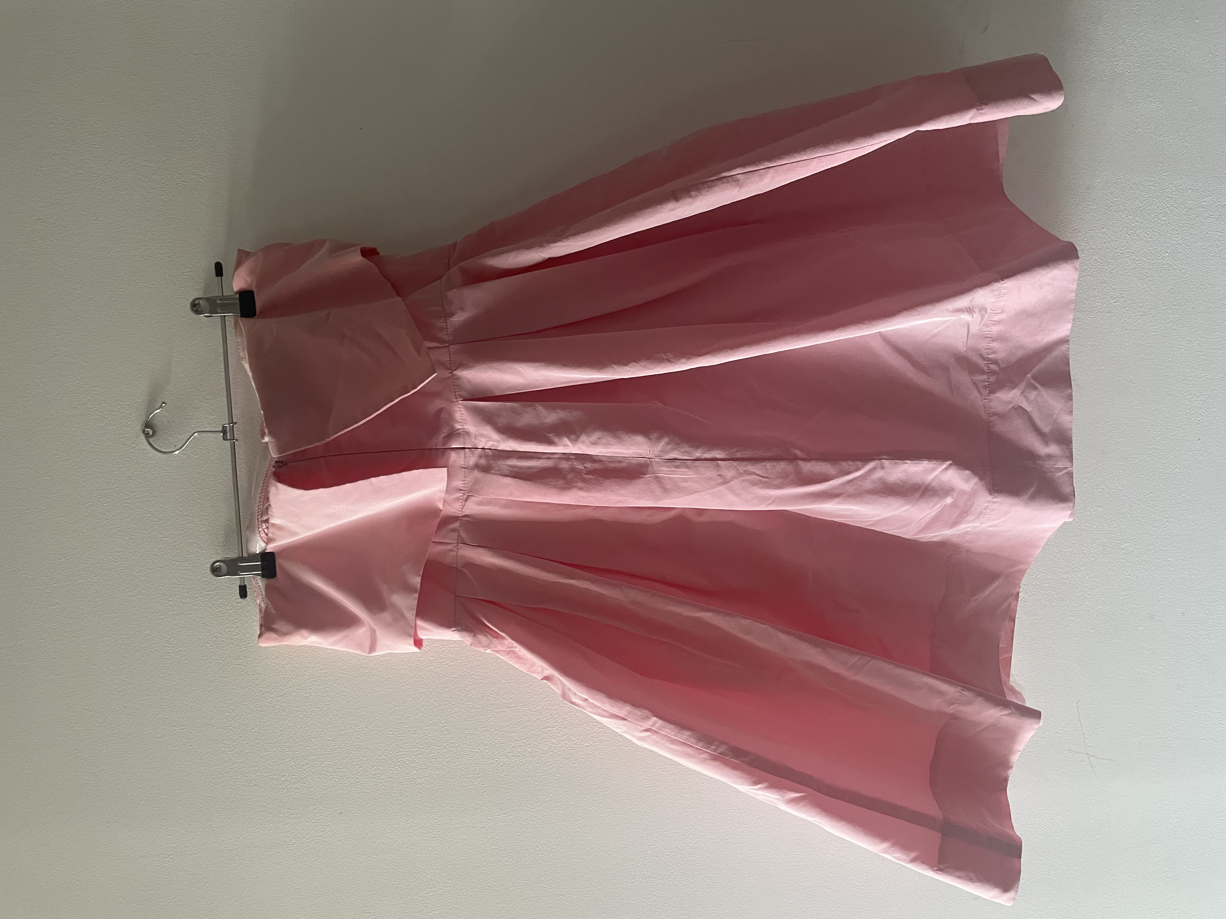 Robe rose à noeuds