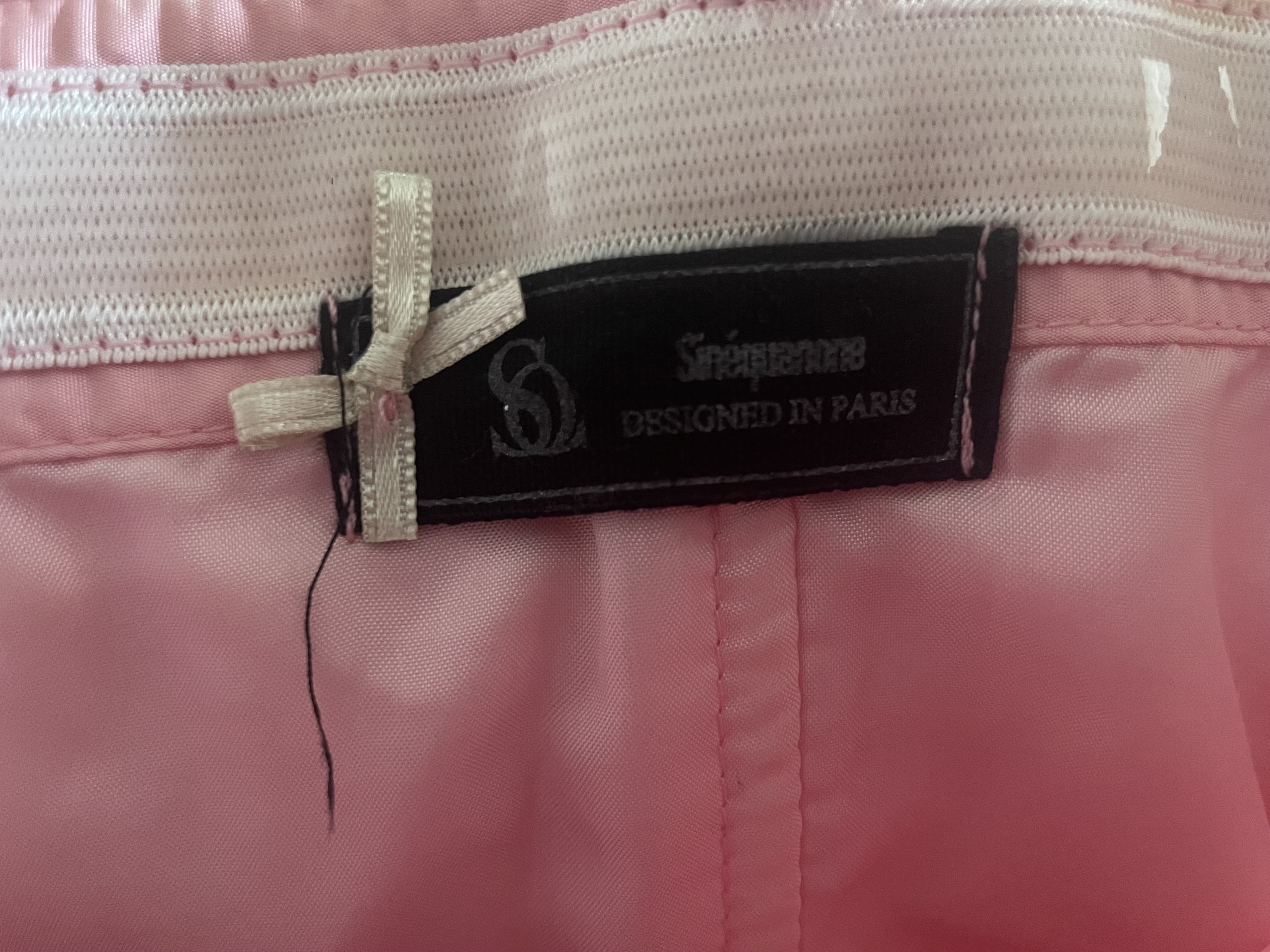 Robe rose à noeuds