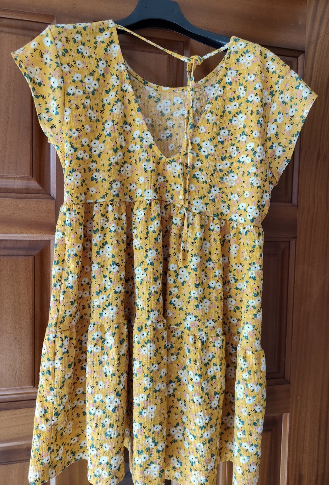 Robe jaune à motifs