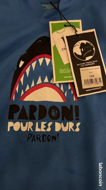 Tee shirt capuche enfant 12 ans étiquette neuf Pardon Reunion