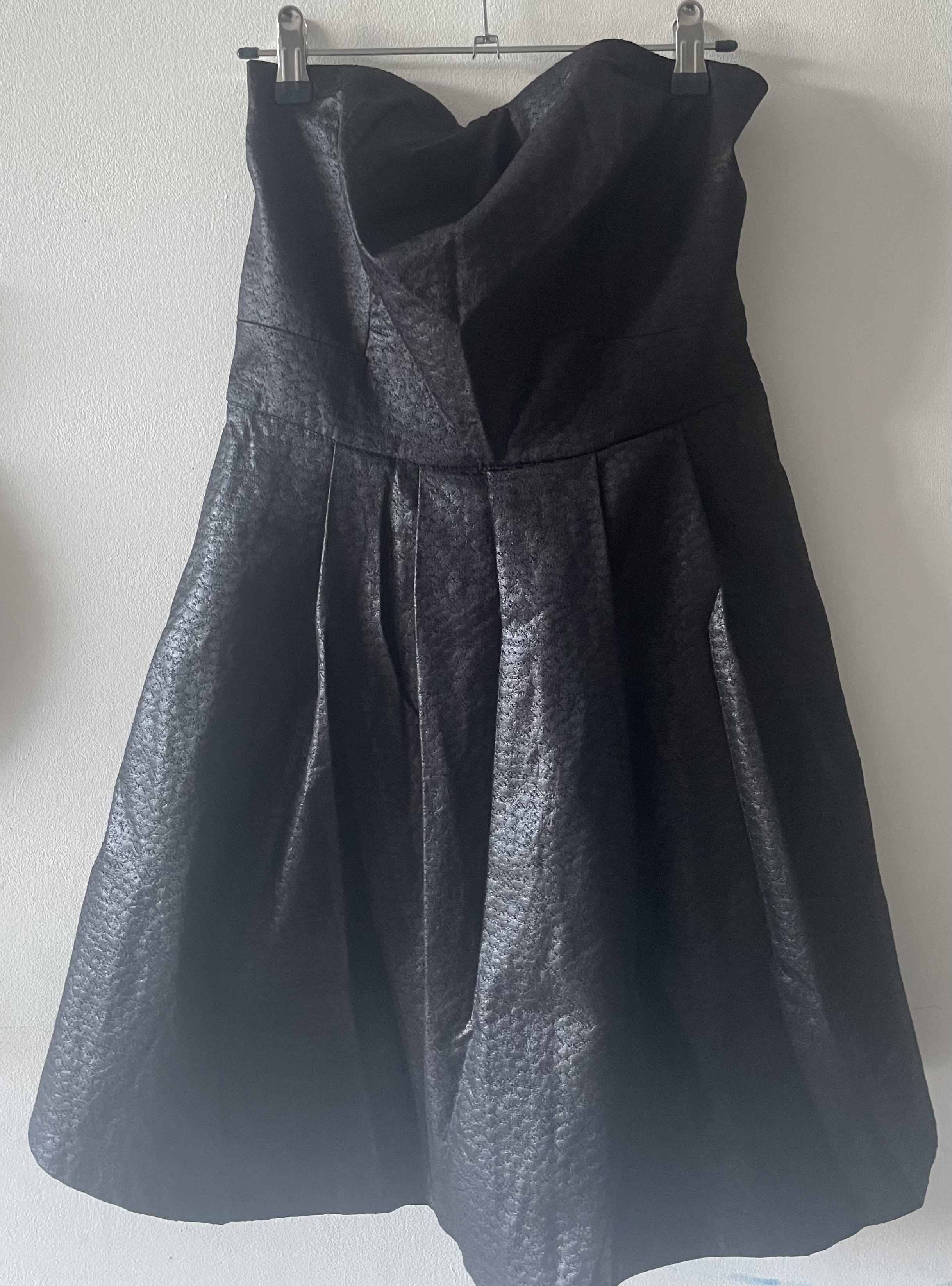 Robe courte noir avec noeud — Inconnue — La Réunion