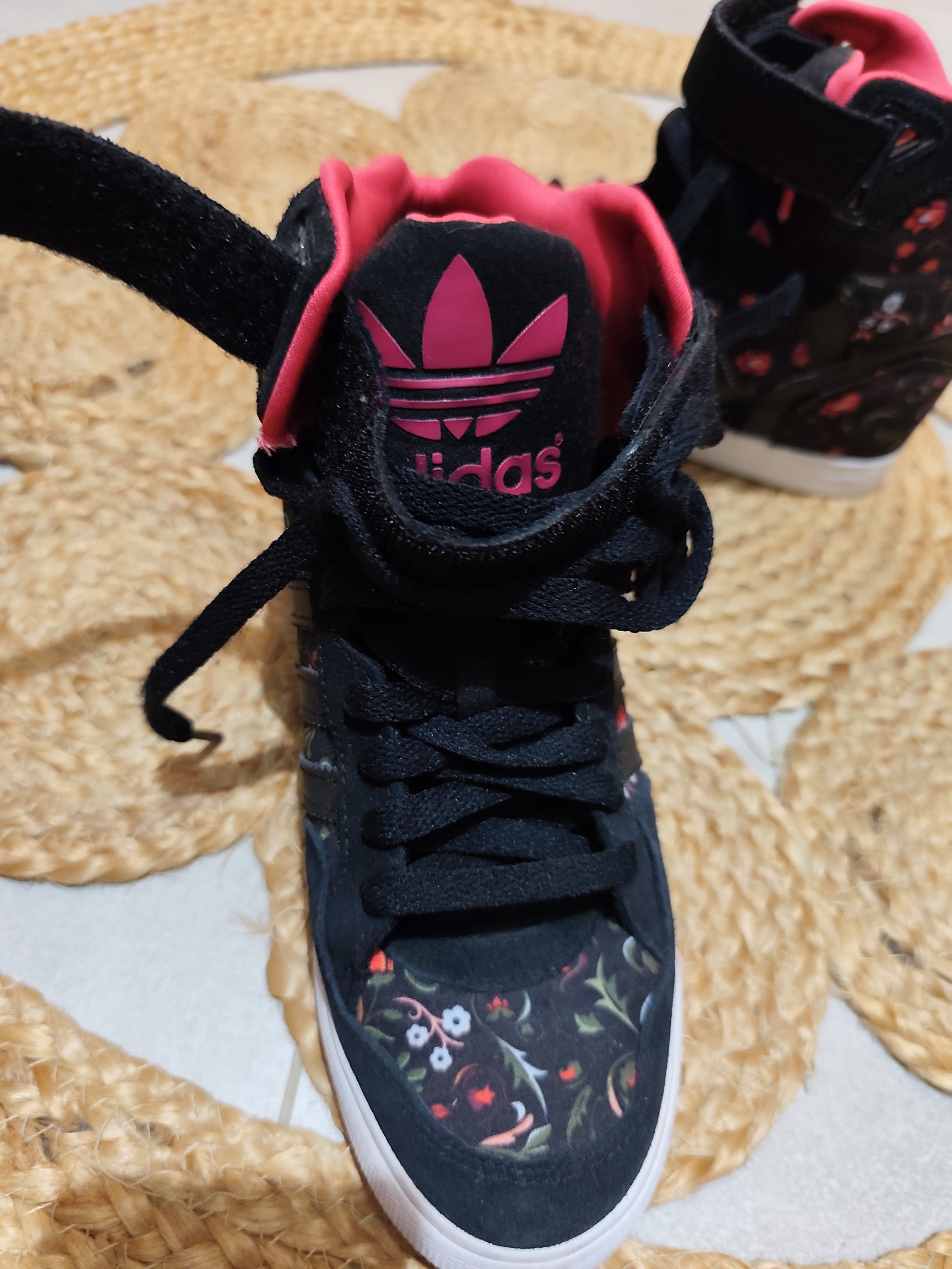 Chaussures adidas montantes noir et rose