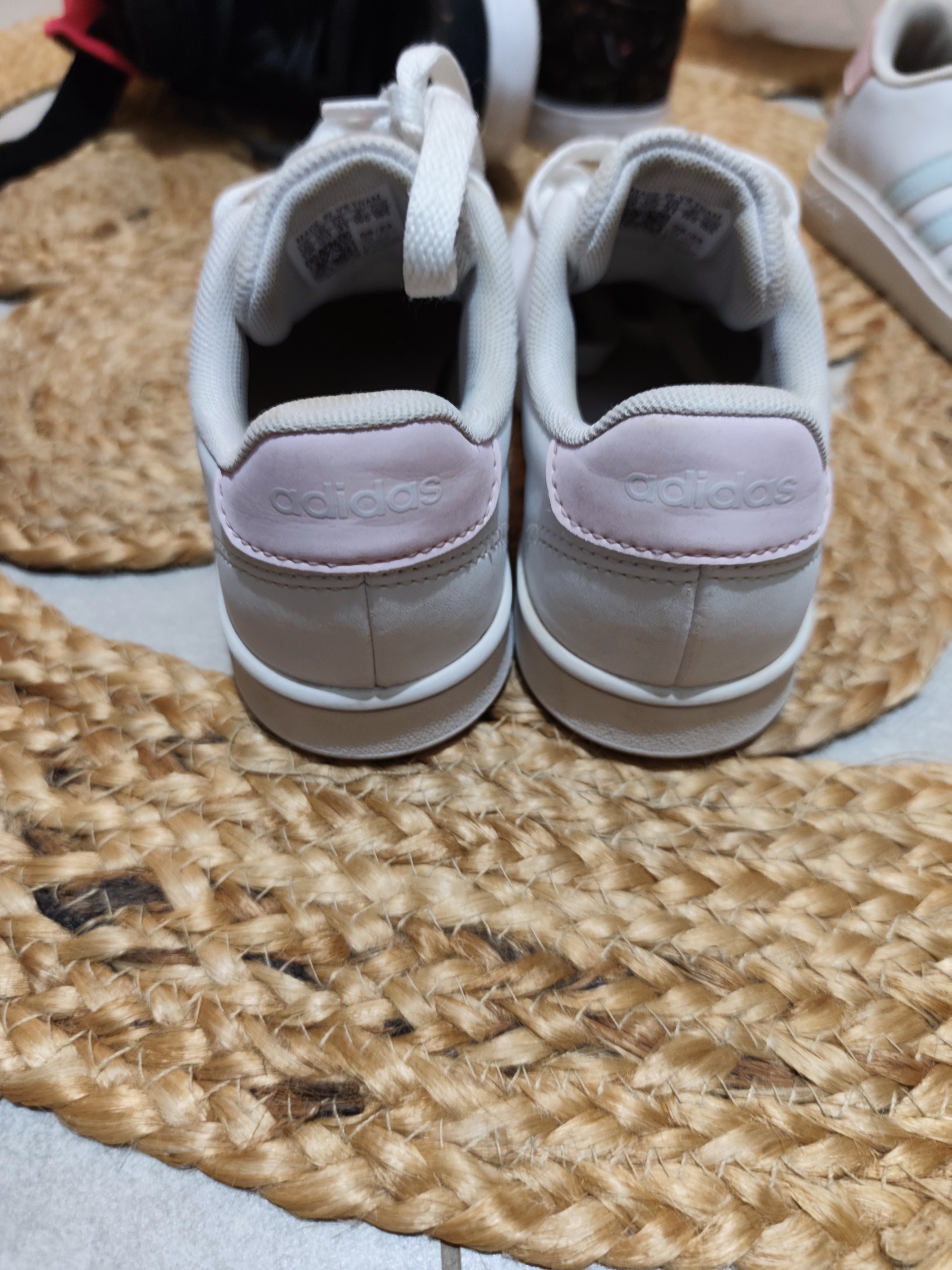 Chaussures Adidas a là et rose et blanche