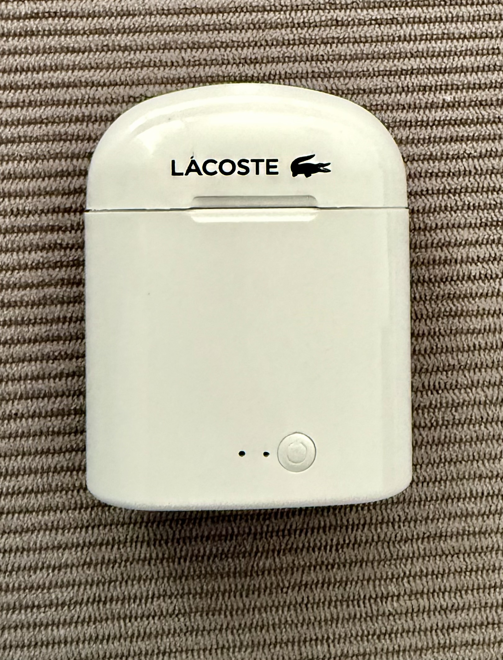 Écouteurs Bluetooth Lacoste + câble de charge