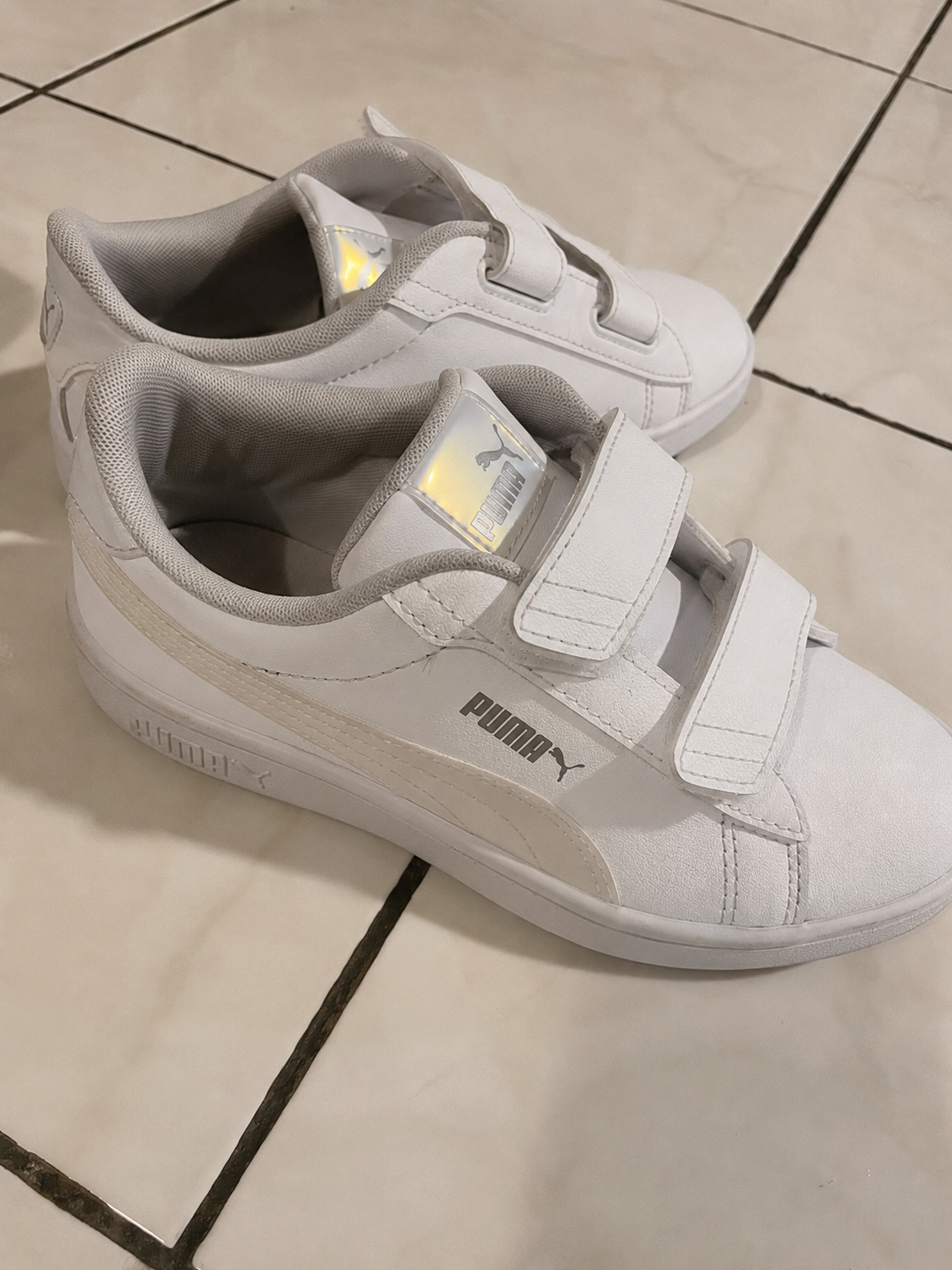 Baskets Puma blanches à scratch