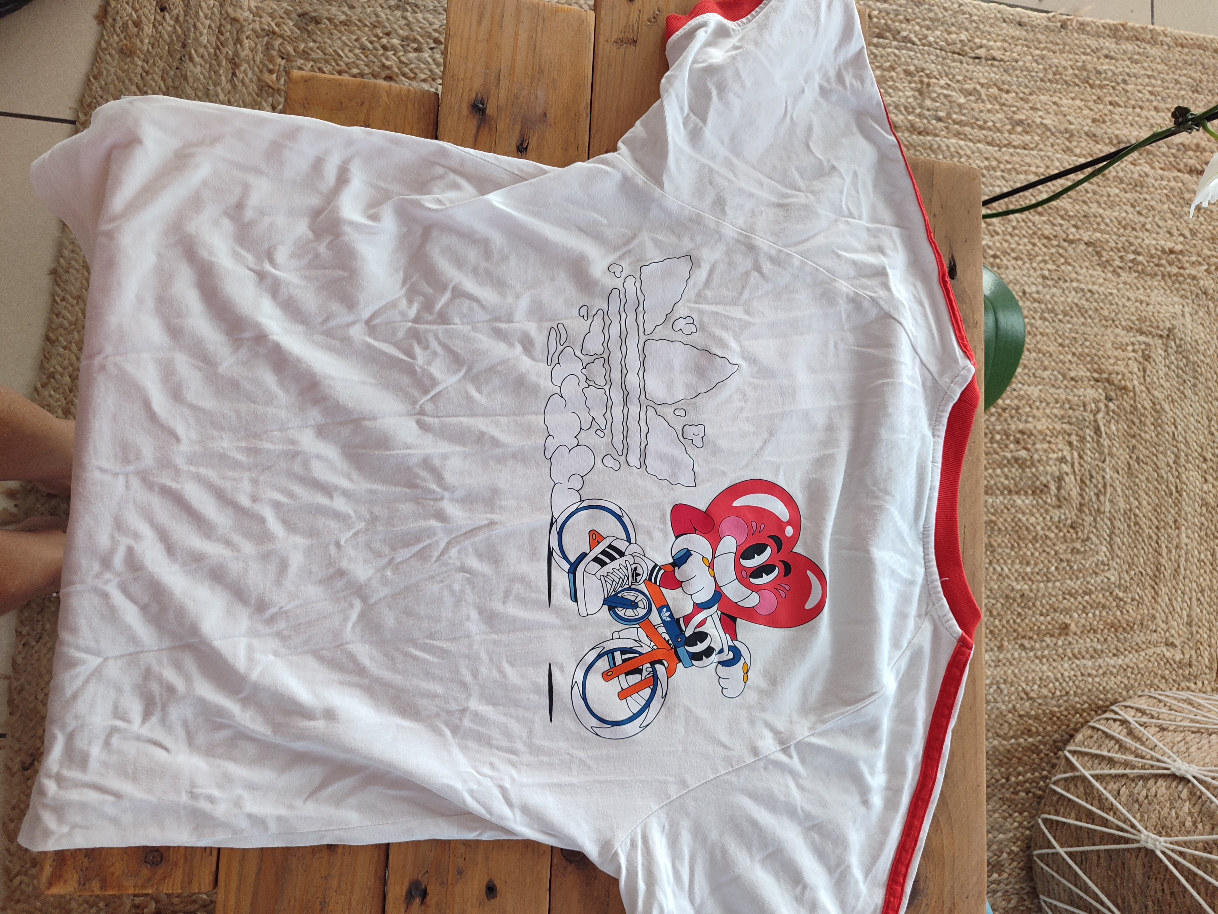 Tee-shirt blanc et rouge adidas