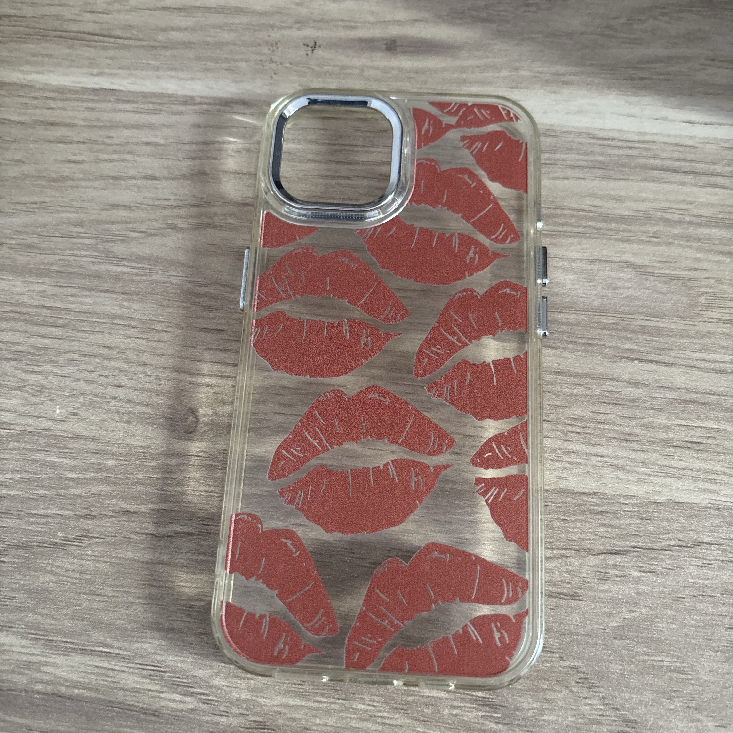Coque IPhone 15 Motif Lèvre Rouge Et Couleur Transparente