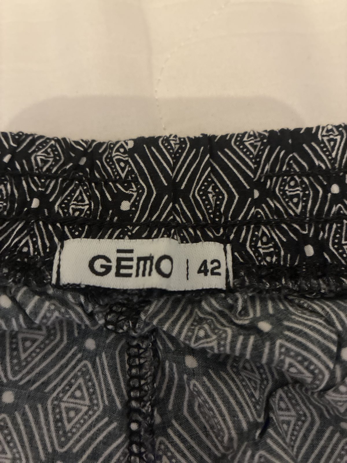 Pantalon fluide gris et noir