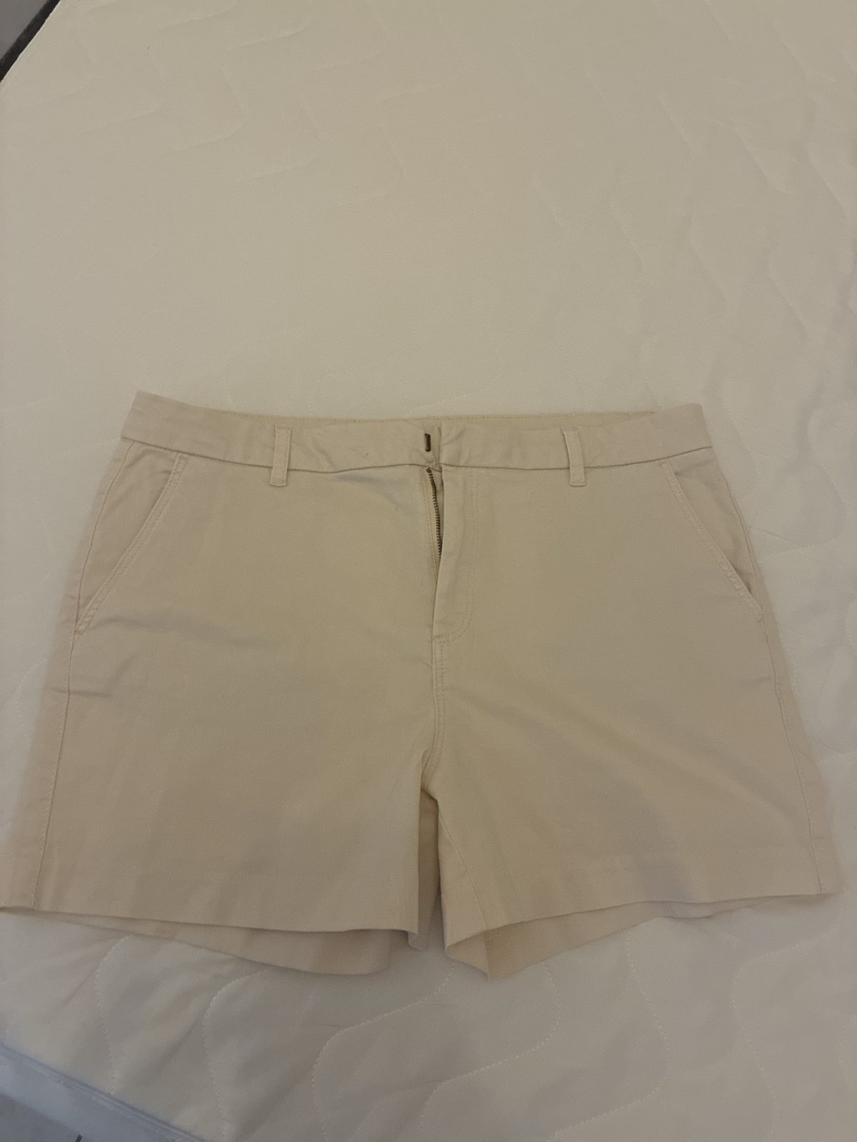 Short beige