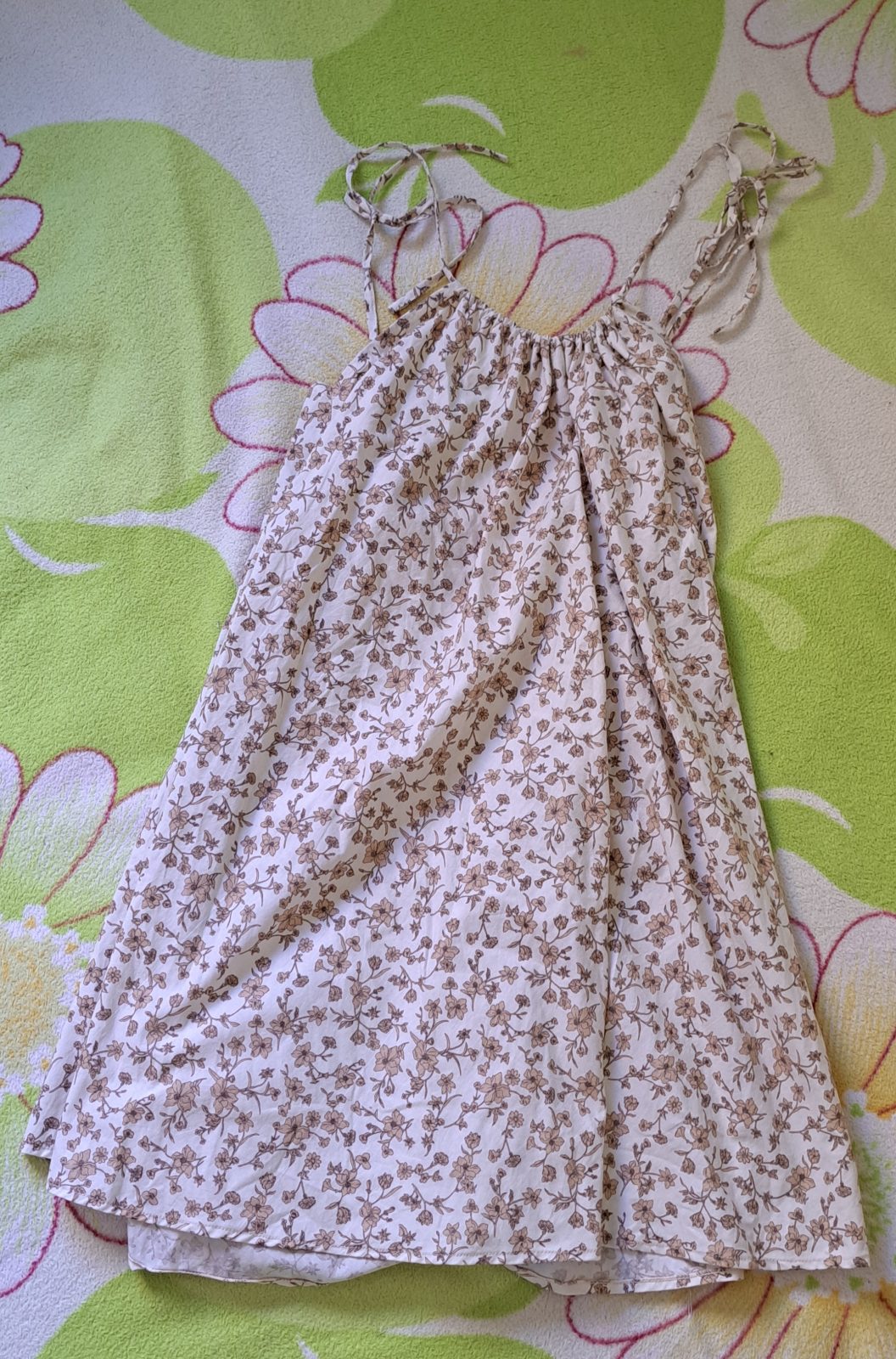 Robe courte à motif floral
