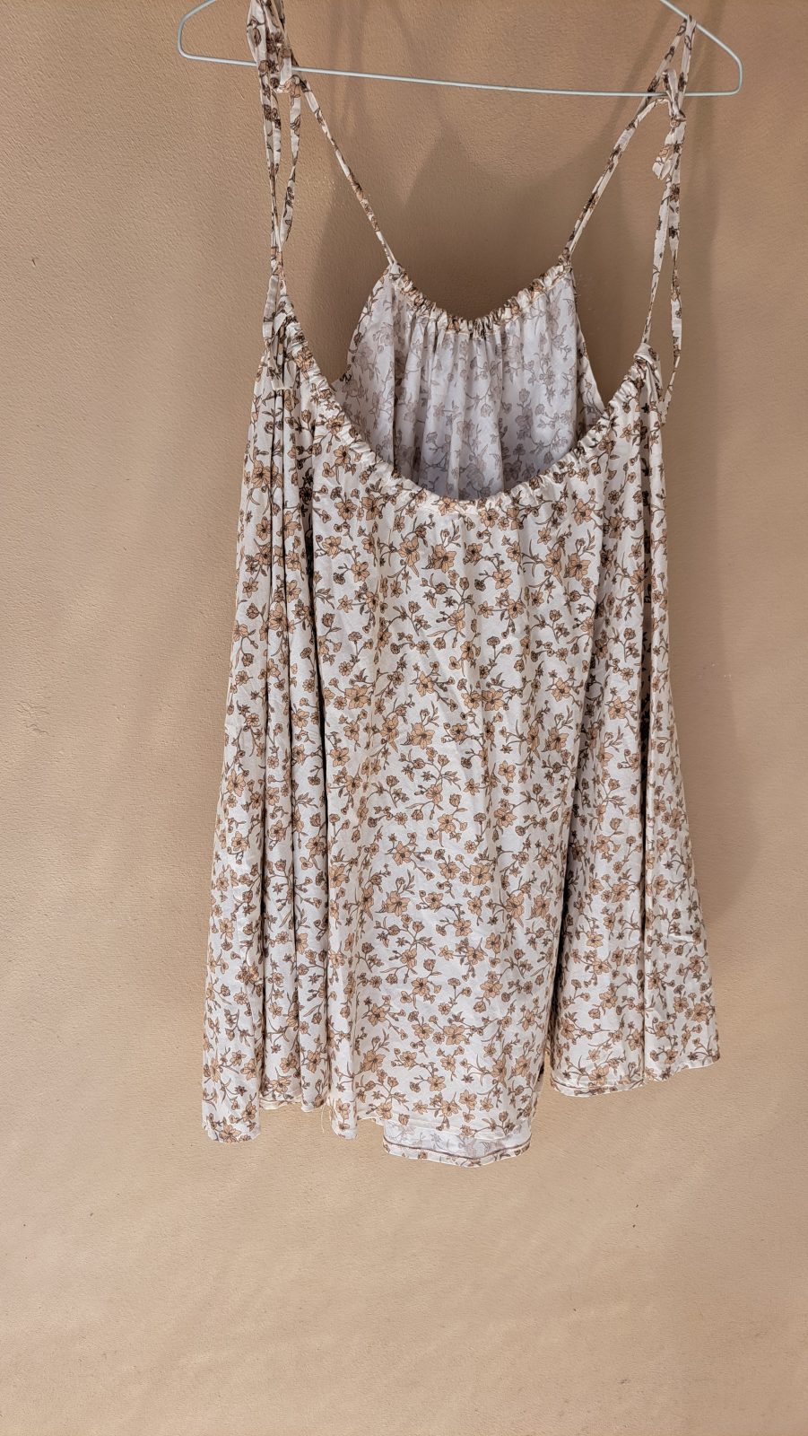 Robe courte à motif floral