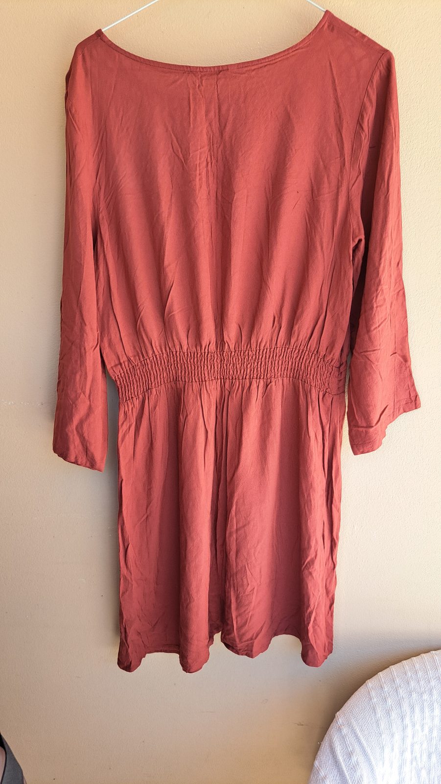 Robe rouge brique brodée