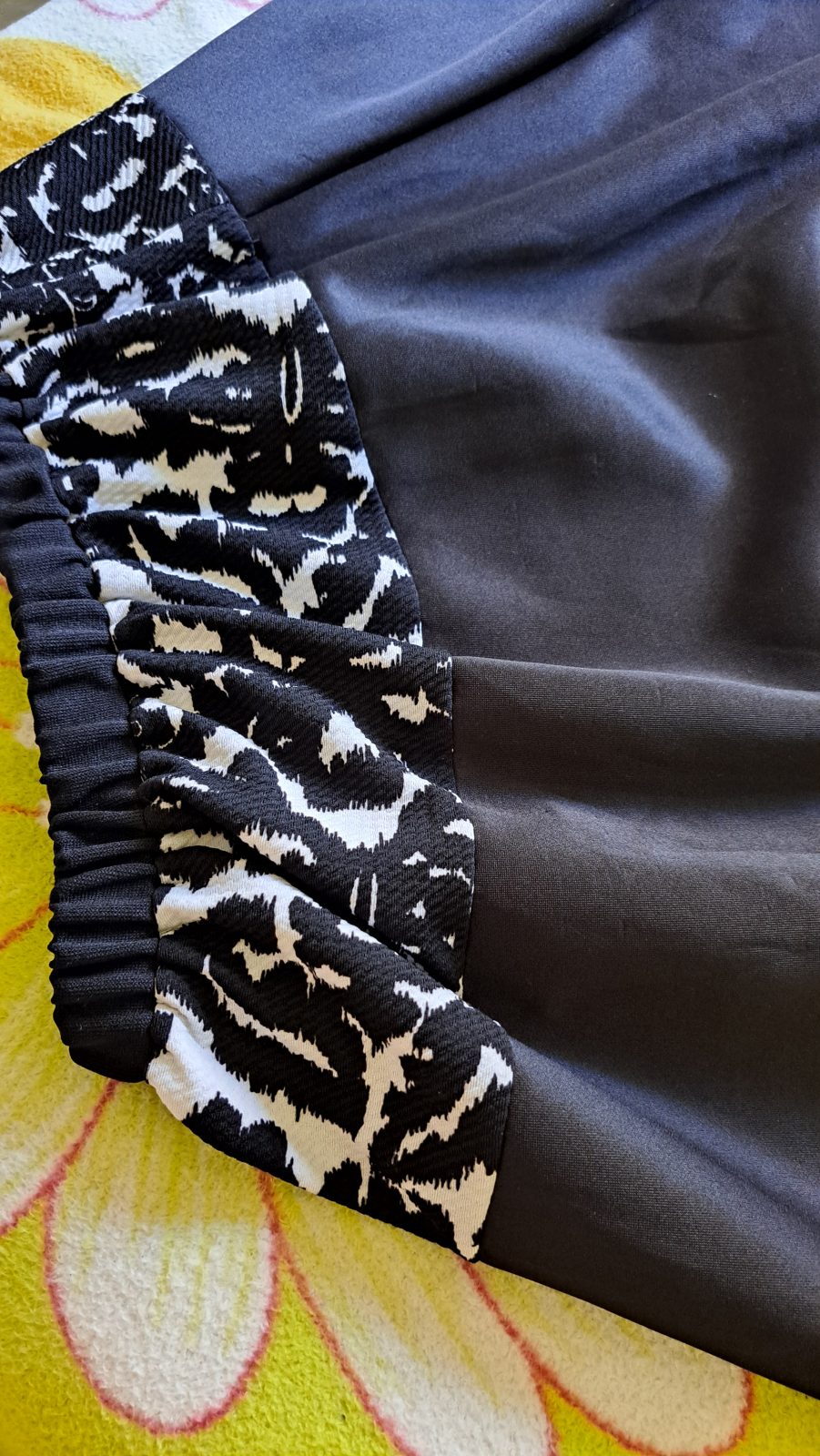 Jupe noire et blanche à motif