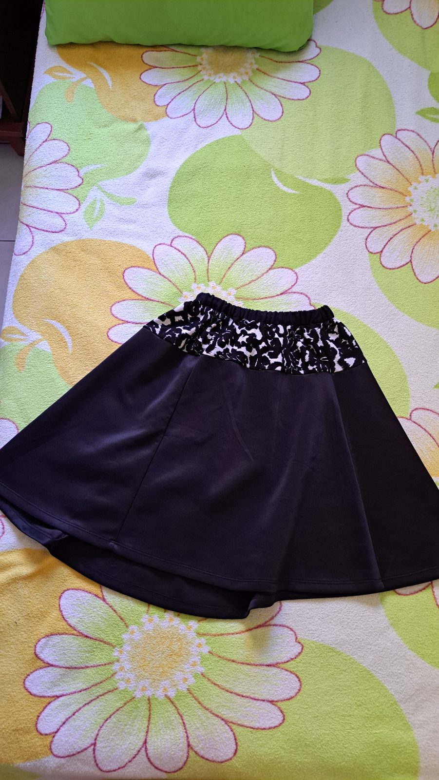 Jupe noire et blanche à motif