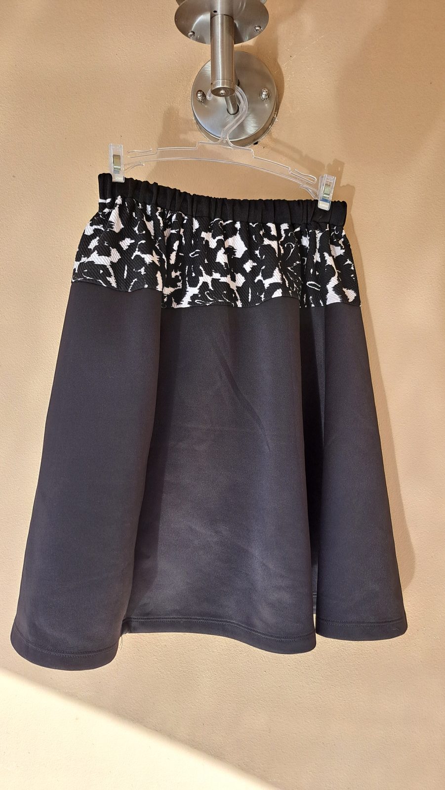 Jupe noire et blanche à motif