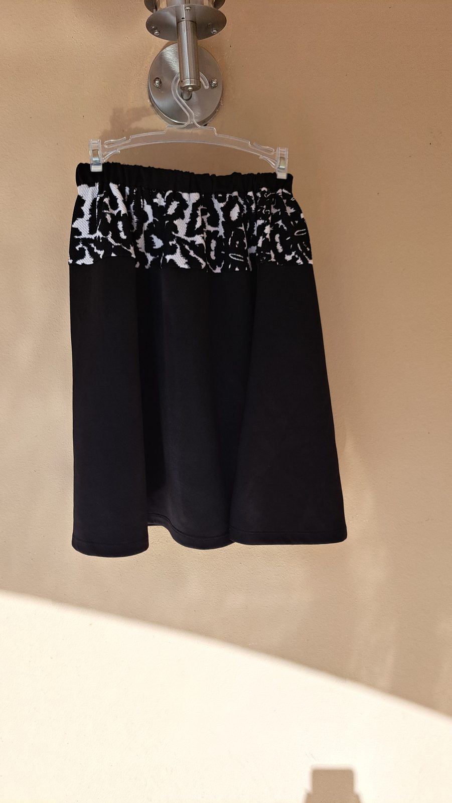 Jupe noire et blanche à motif