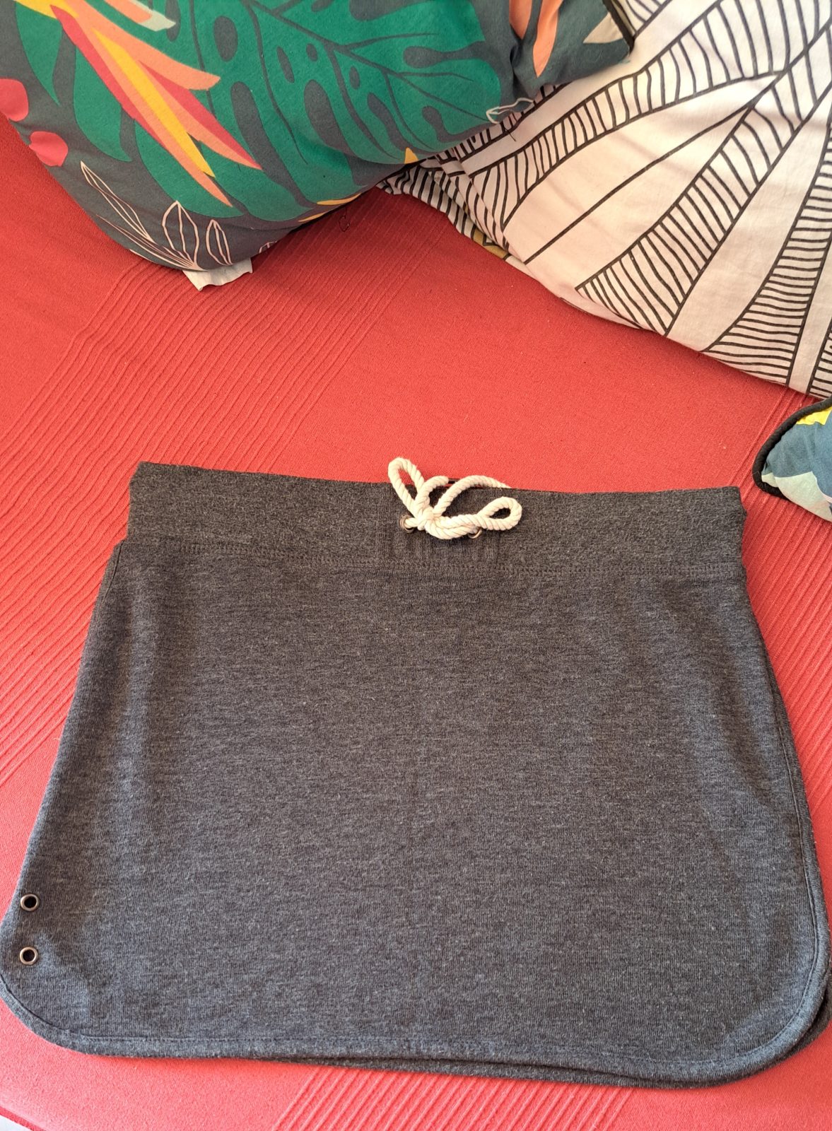 Mini jupe grise à cordon de serrage