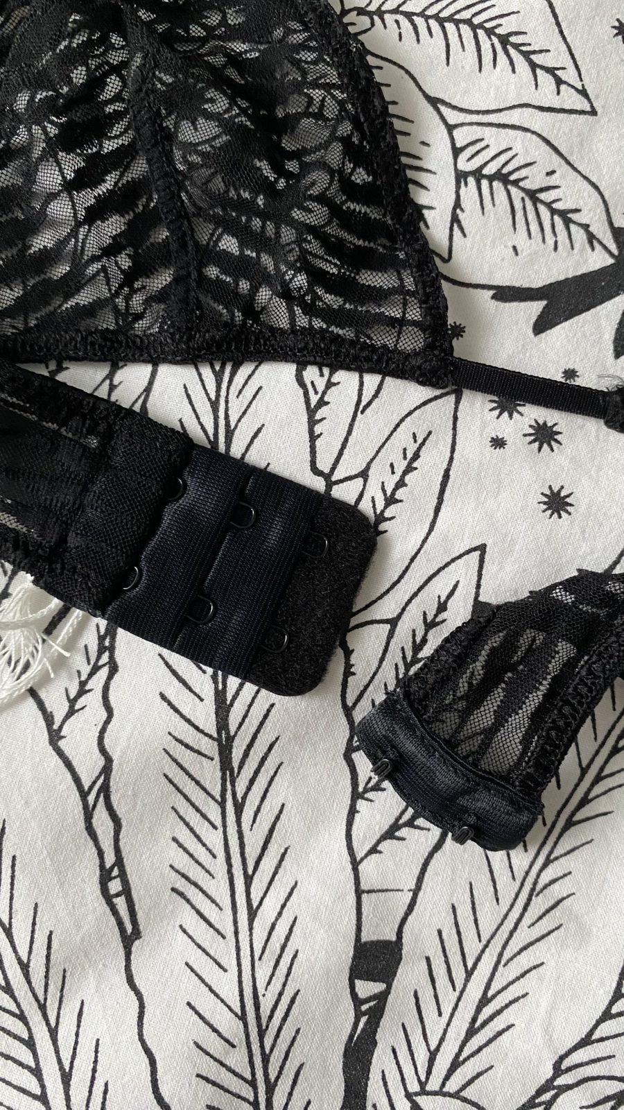 Brassière noire en dentelle