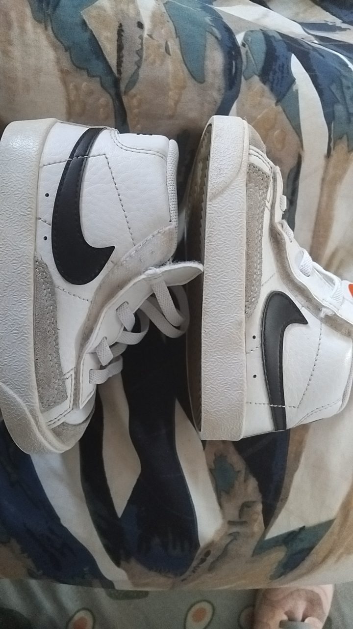 Basket nike enfant taille 23,5