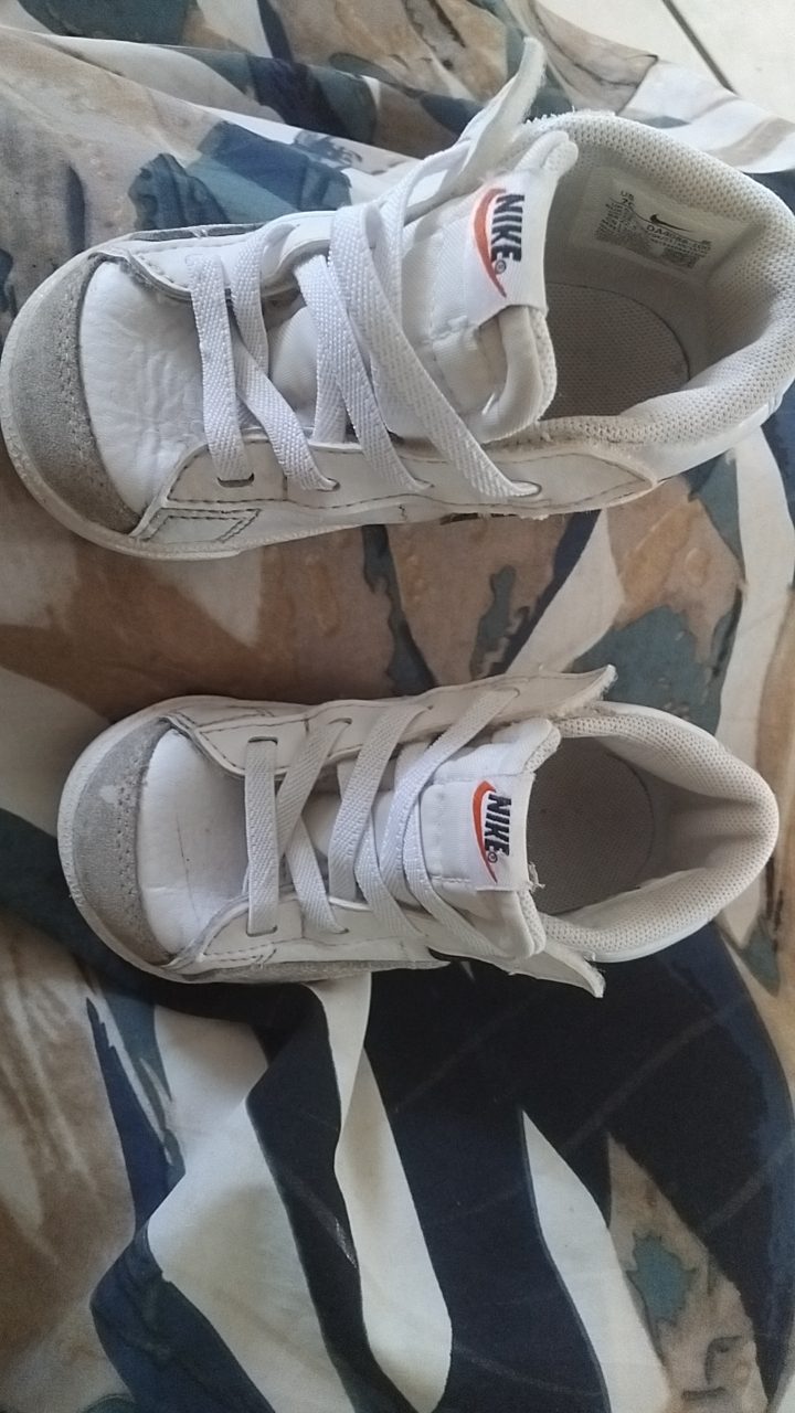 Basket nike enfant taille 23,5