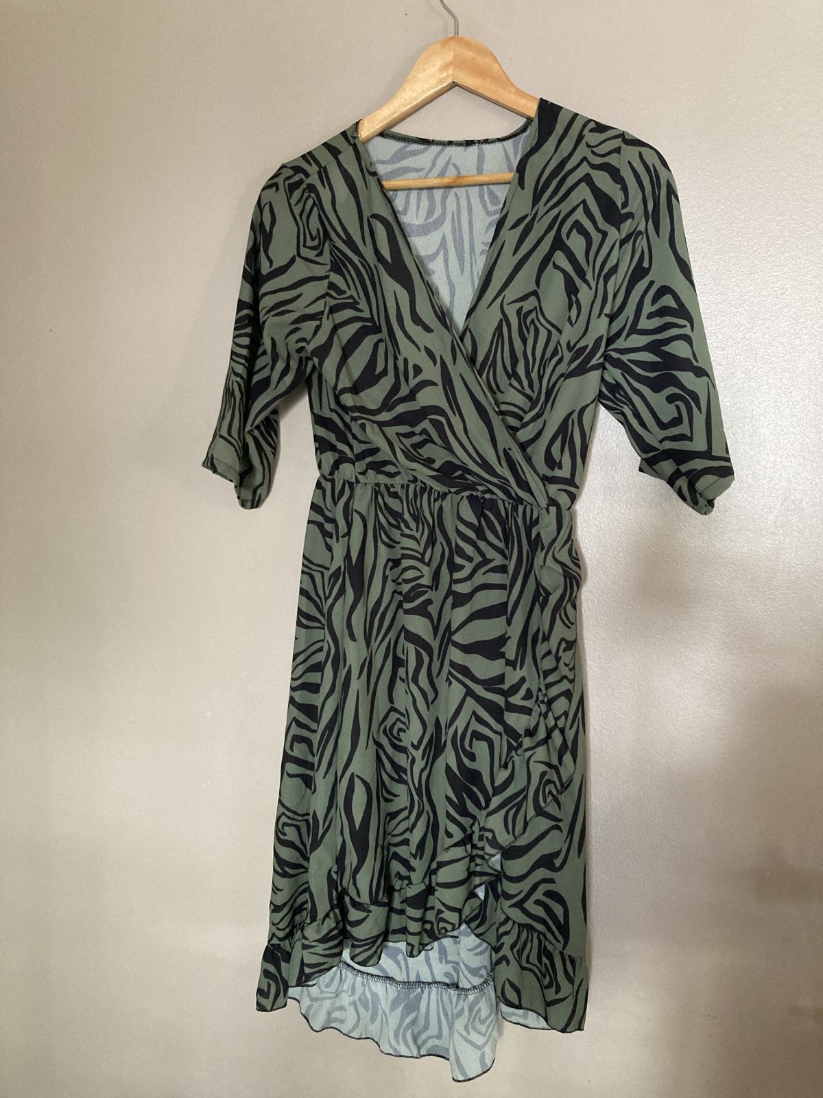 Robe kaki et noire zébrée