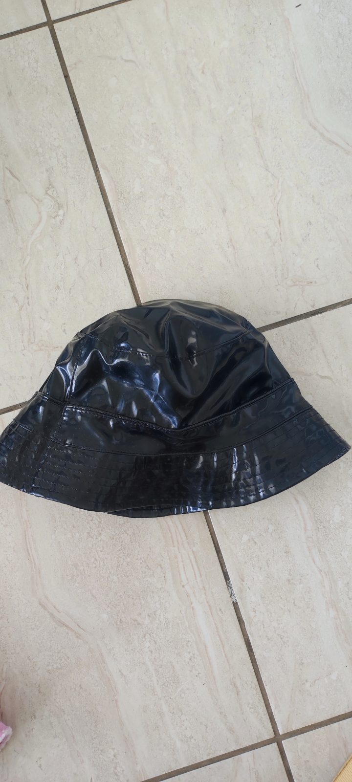 Bob en cuir noir — La Réunion