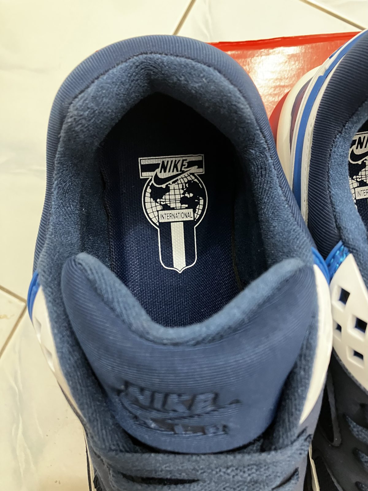 Nike bw