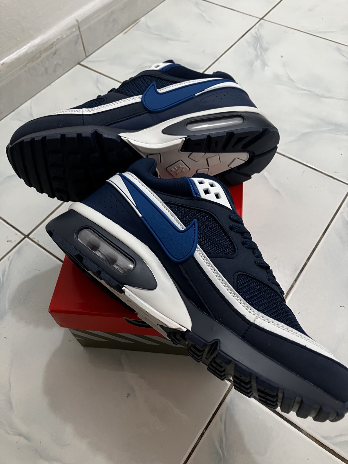 Nike bw