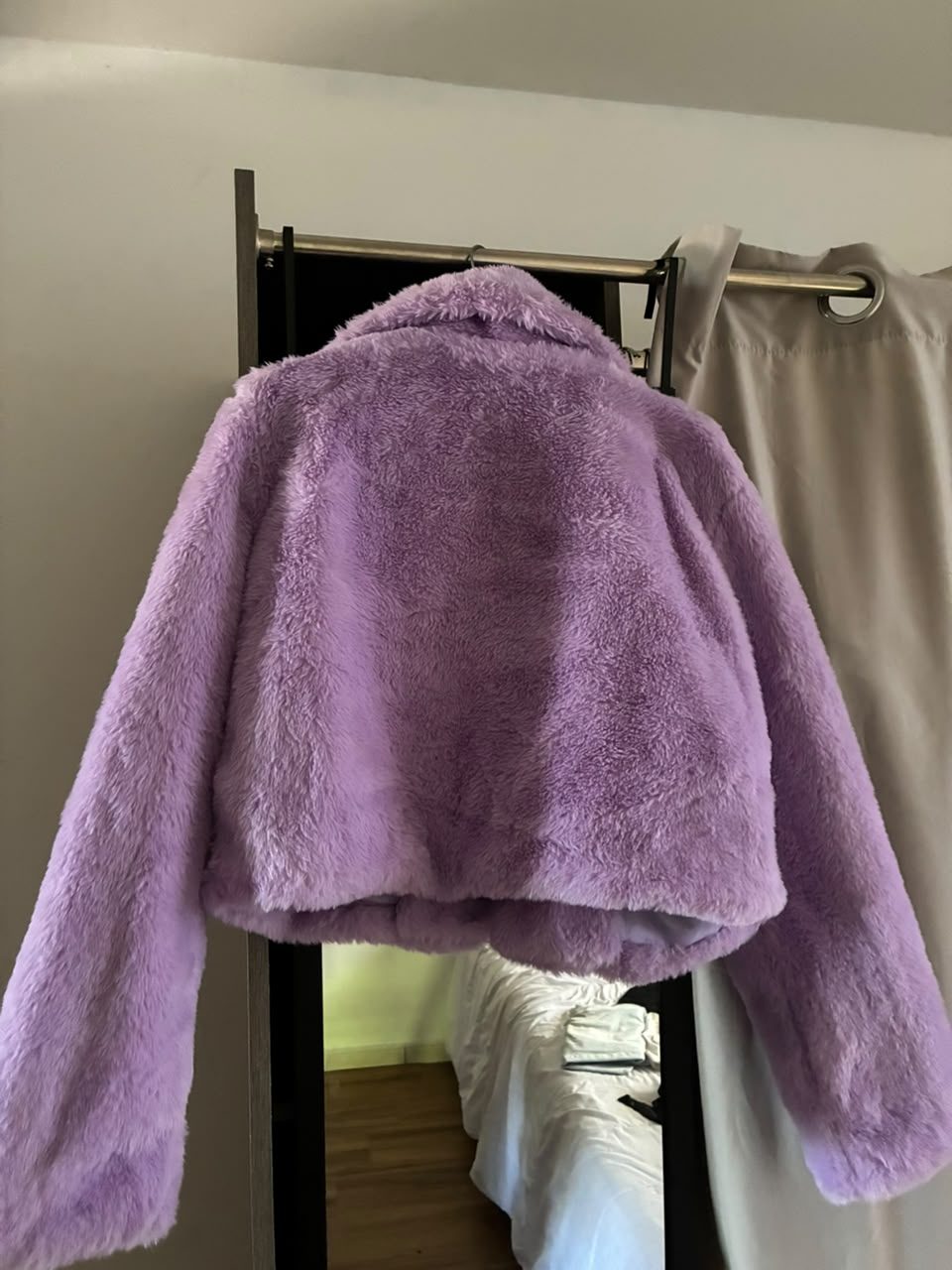 VESTE COURTE FOURRURE SYNTHÉTIQUE -S/Lilas