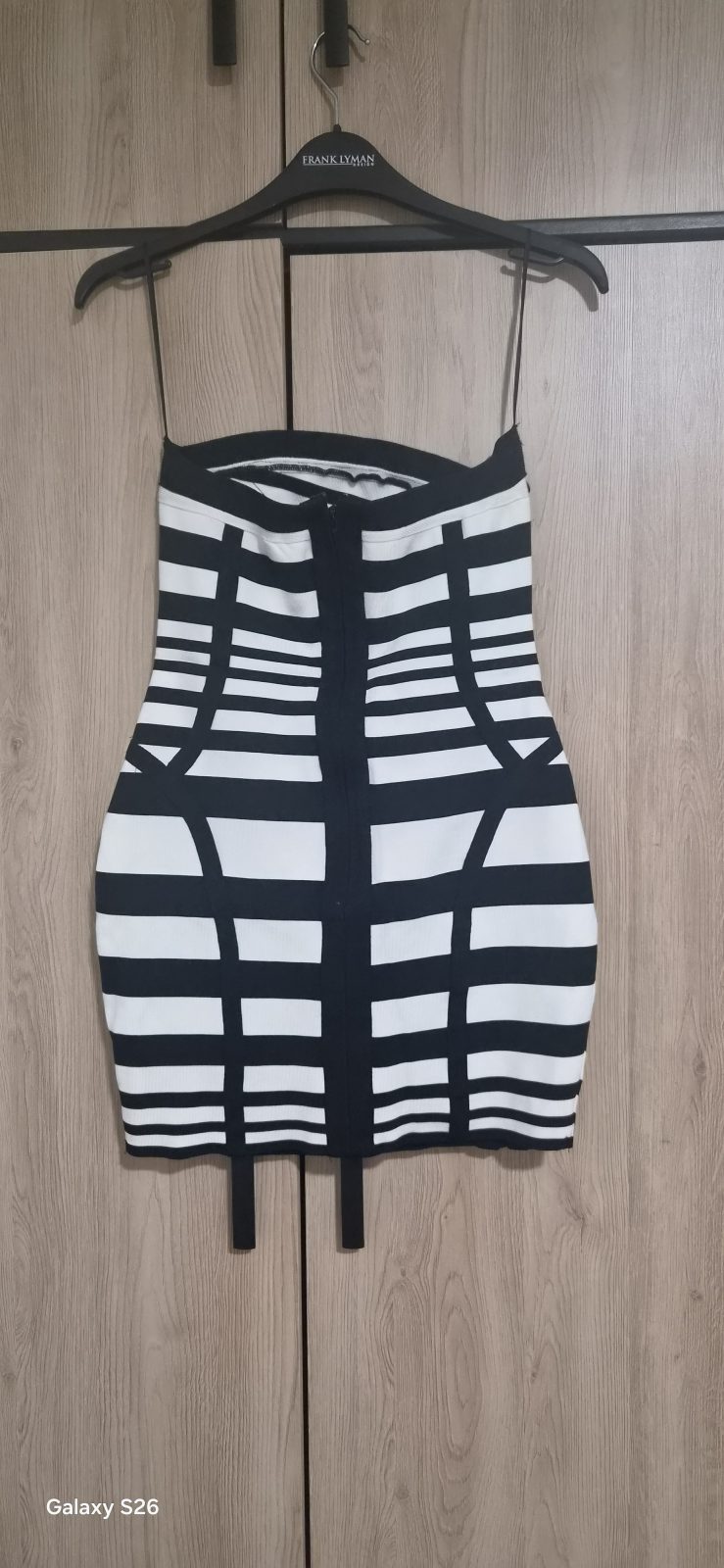✨ Superbe Robe Bandage Bicolore – Noir & Blanc (Taille S/M) ✨