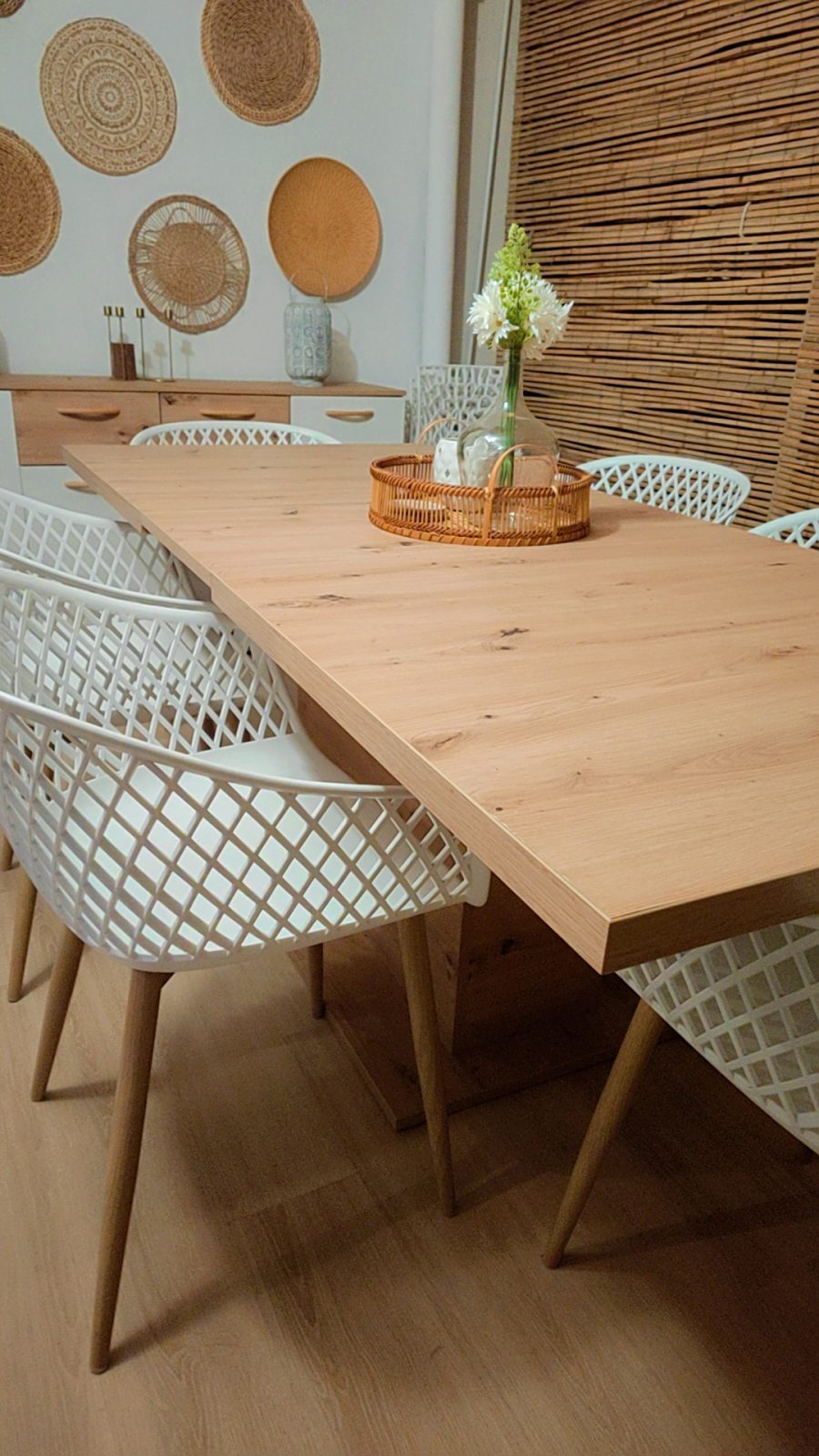 **À VENDRE – TABLE EXTENSIBLE + 6 CHAISES – 580 €**