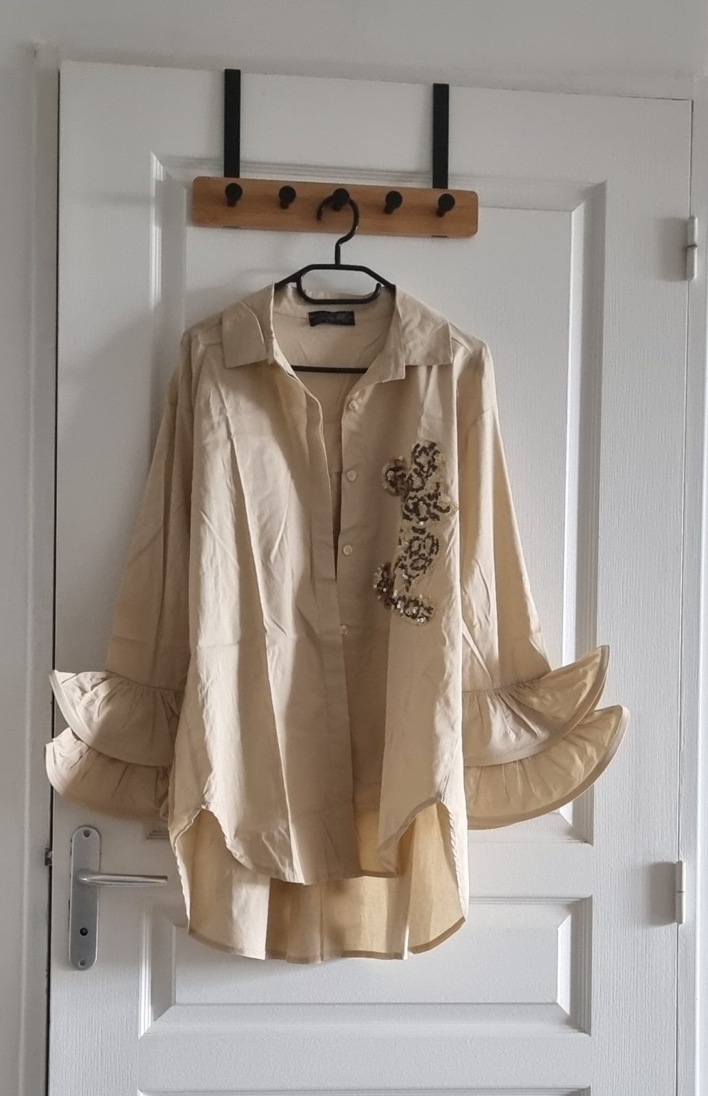 Chemise taupe avec strass