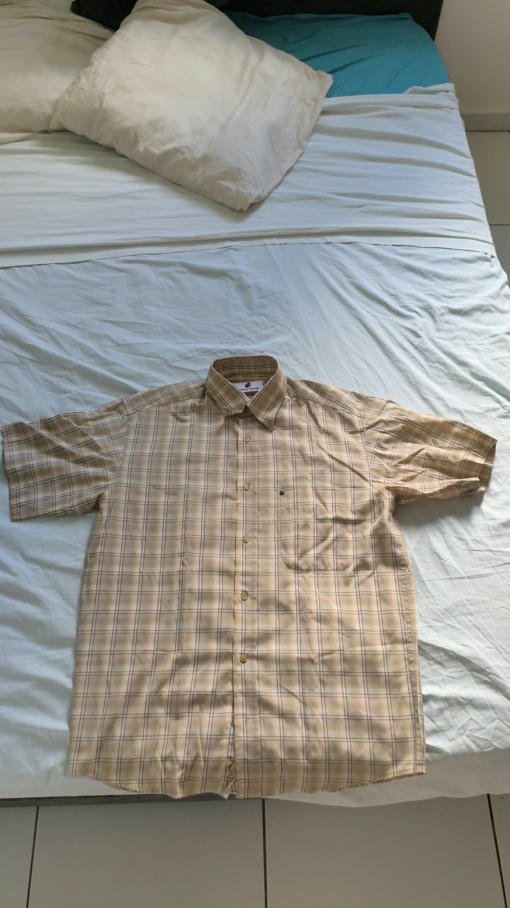 Chemise beige à carreaux manches courtes L — Guadeloupe