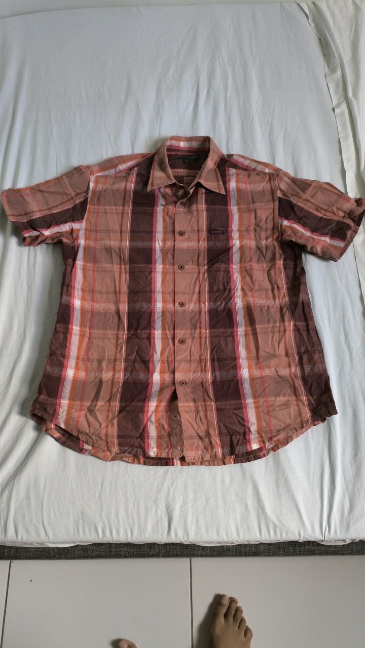 Chemise rouge et brune à carreaux, manches courtes — L — Guadeloupe