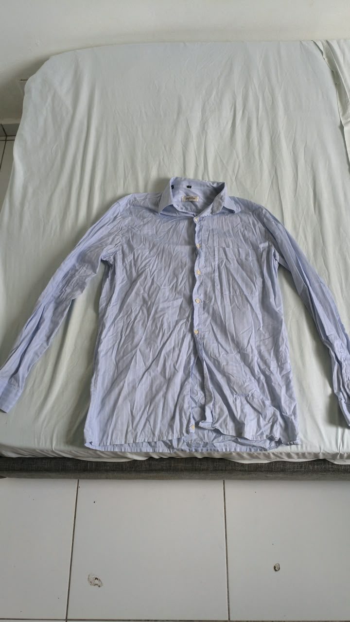 Chemise bleu clair à fines rayures, manches longues — L — Guadeloupe