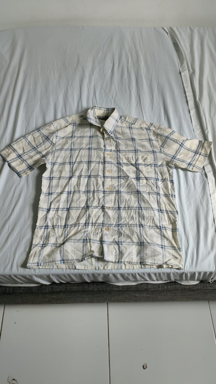 Chemise claire à carreaux bleus, manches courtes — M