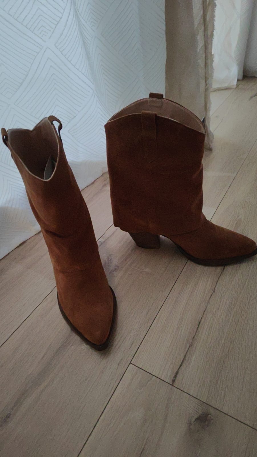 MAGNIFIQUES BOTTINES FEMME STYLE SANTIAGS – OSMOSE PARIS – POINTURE 41 — OSMOSE PARIS — La Réunion