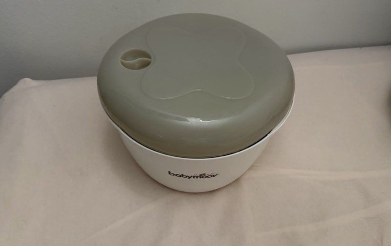 Stérilisateur de biberon pour micro ondes