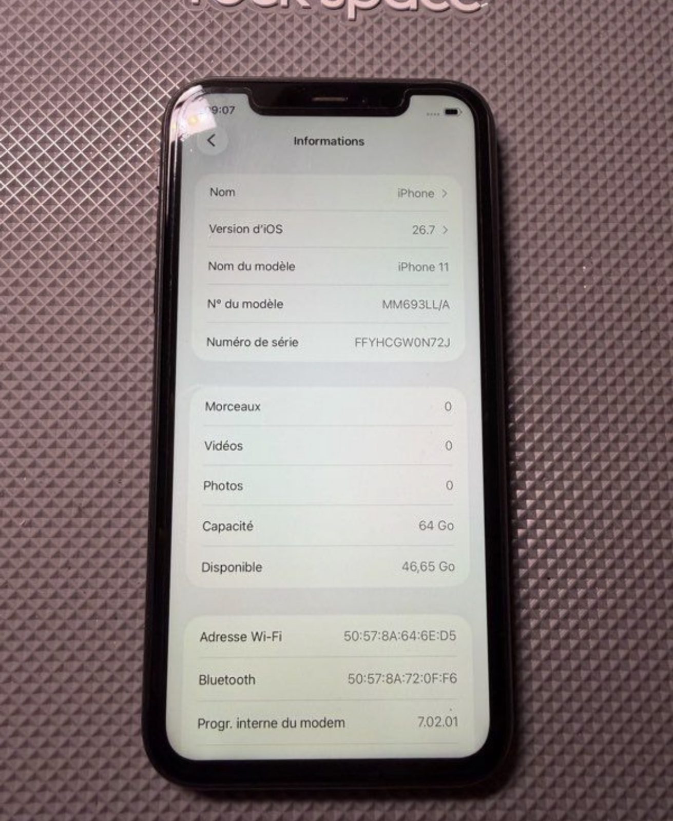 iPhone 11 noir - 64 Go - comme neuf