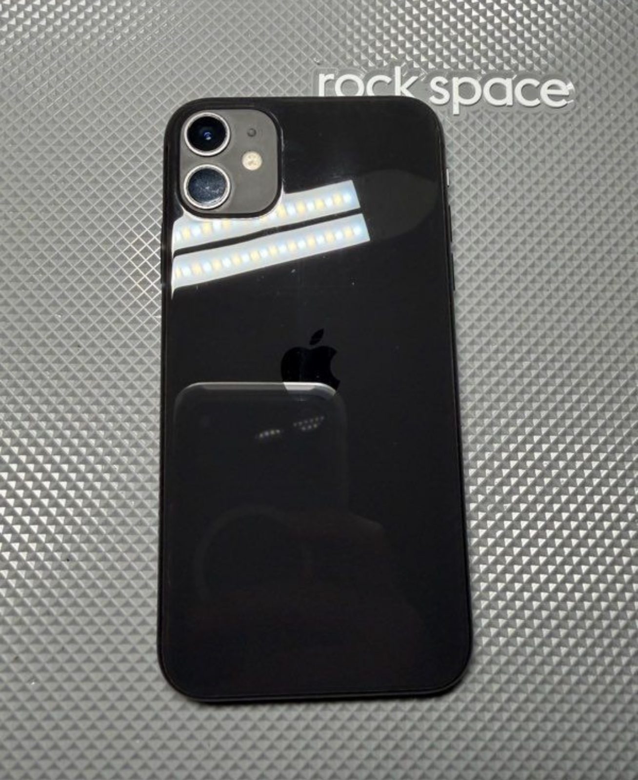 iPhone 11 noir - 64 Go - très bon état