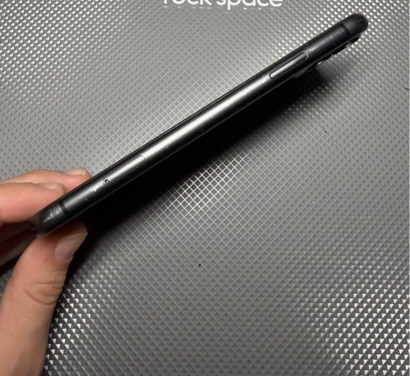 iPhone 11 noir - 64 Go - très bon état