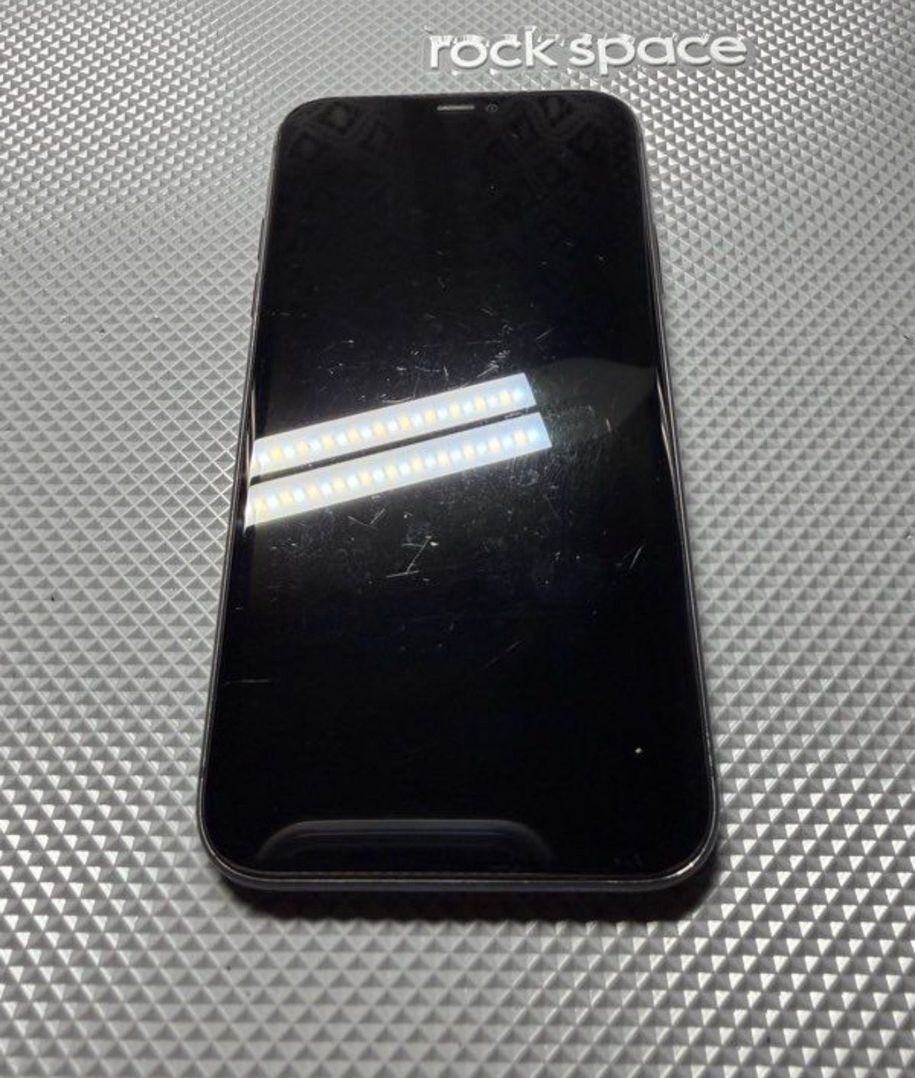 iPhone 11 noir - 64 Go - très bon état