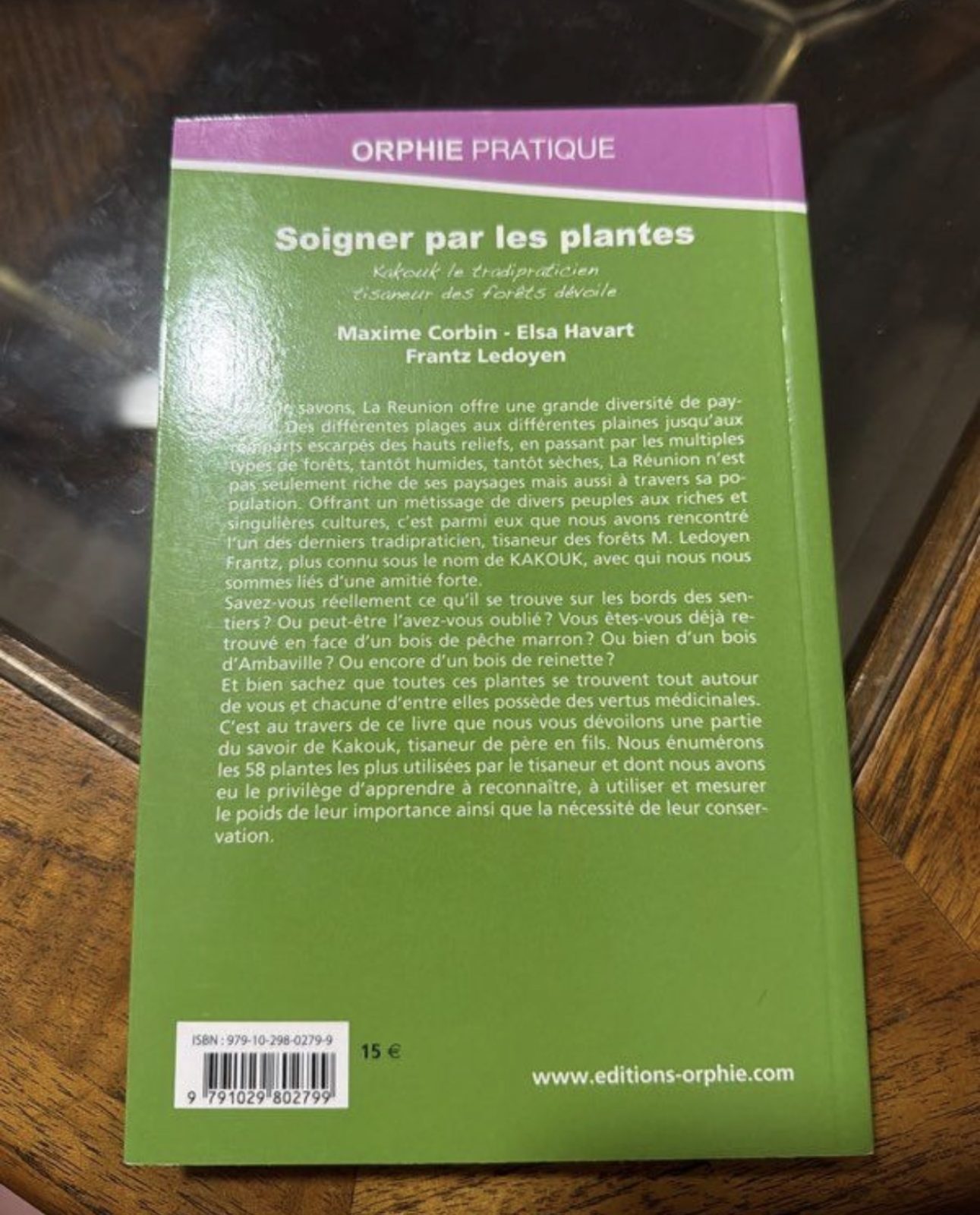 Livre «  soigner par les plantes » - très bon état